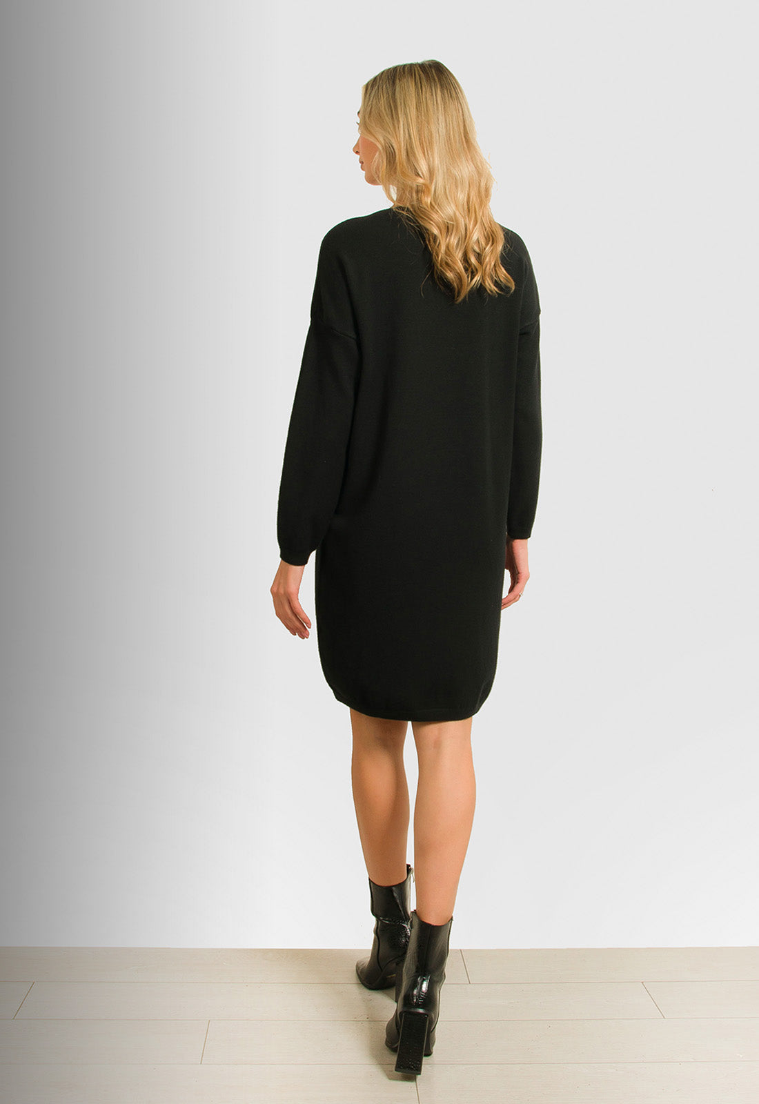 ΦΟΡΕΜΑ ΠΛΕΚΤΟ ΜΕ V - ΜΑΥΡΟ