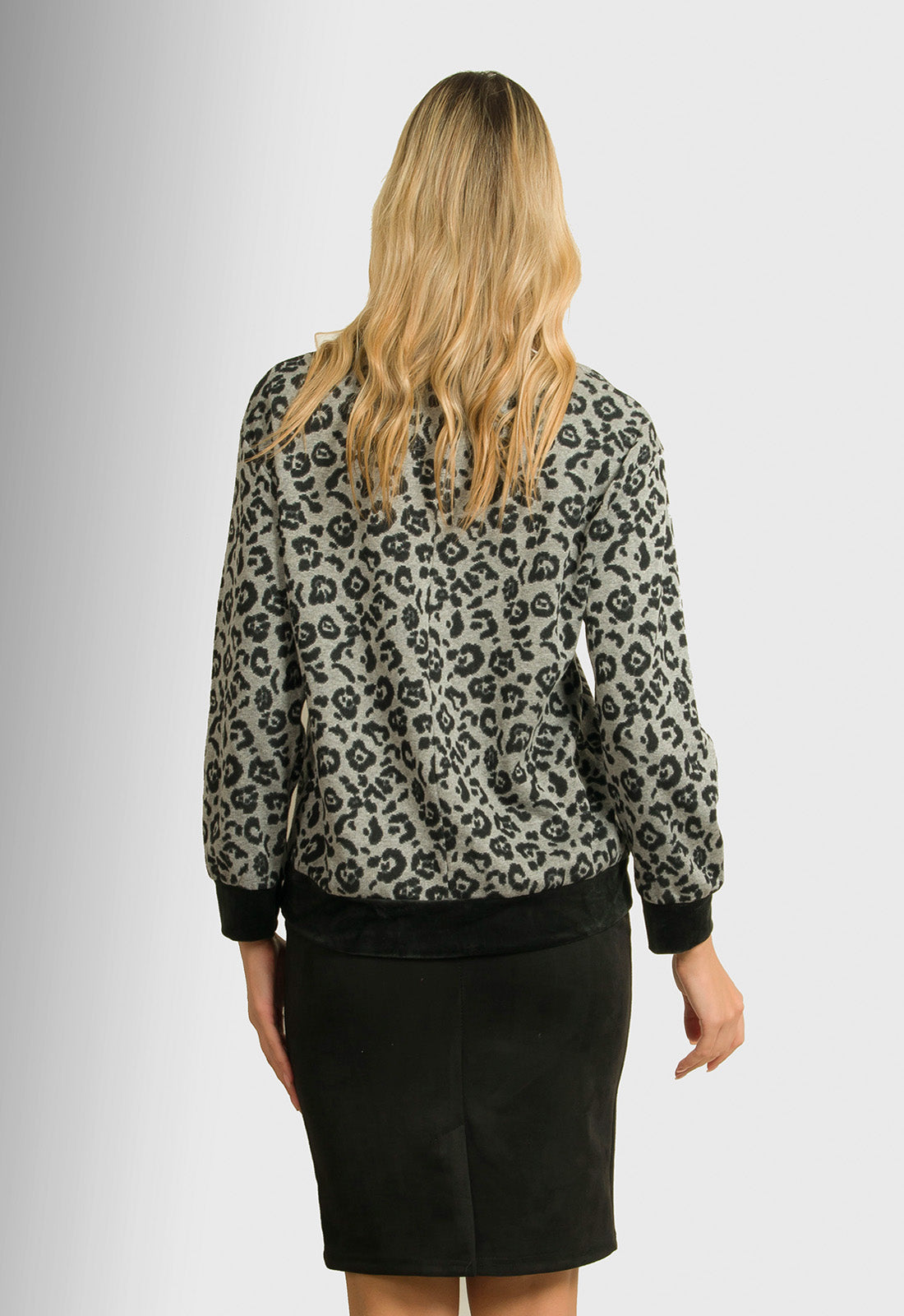 ΜΠΛΟΥΖΑ ΠΛΕΚΤΗ ANIMAL PRINT ΜΕ ΜΑΥΡΕΣ ΛΕΠΤΟΜΕΡΕΙΕΣ-ΓΚΡΙ