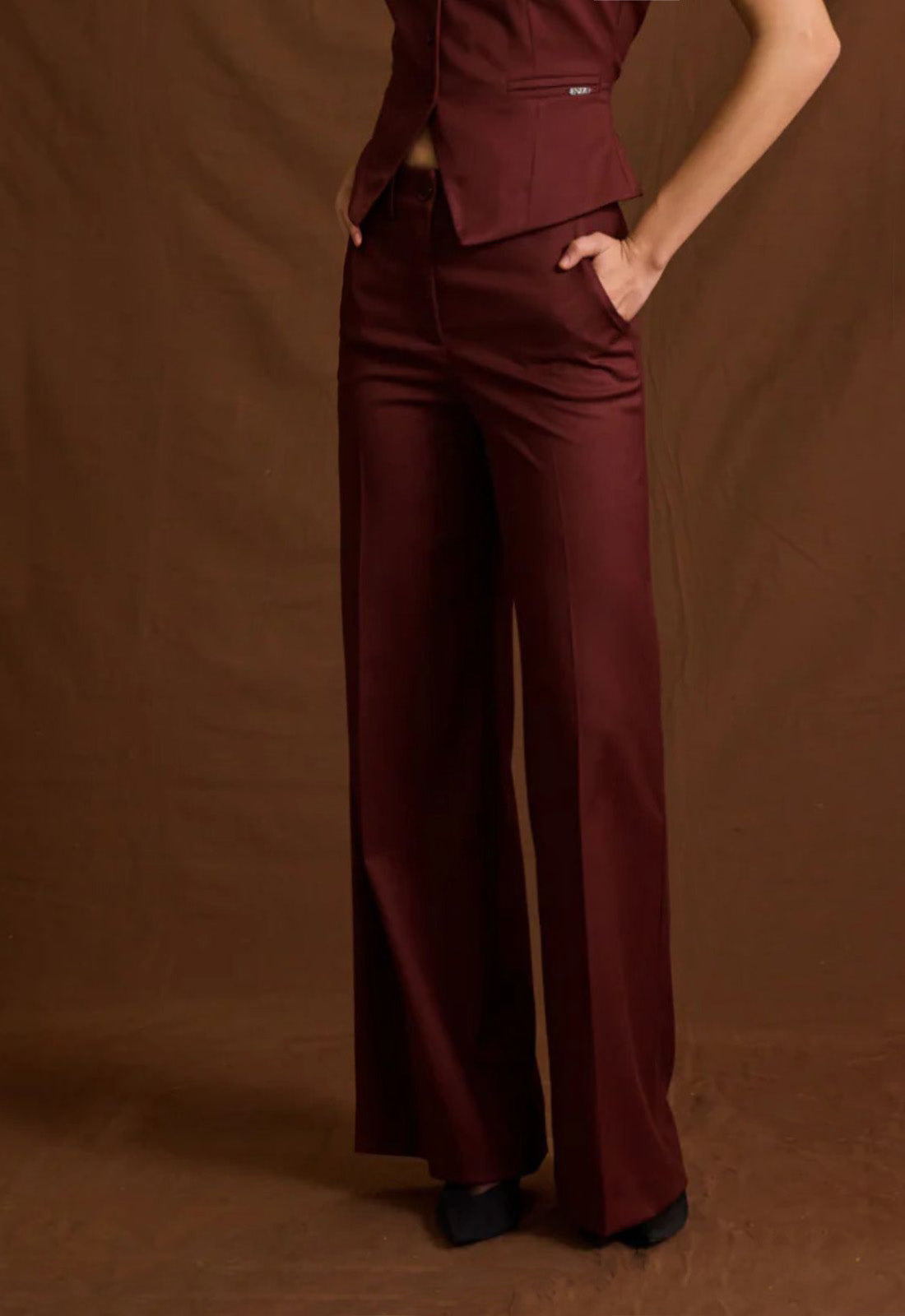 ΠΑΝΤΕΛΟΝΙ ΨΗΛΟΜΕΣΟ ΜΕ ΤΣΑΚΙΣΗ-WINE