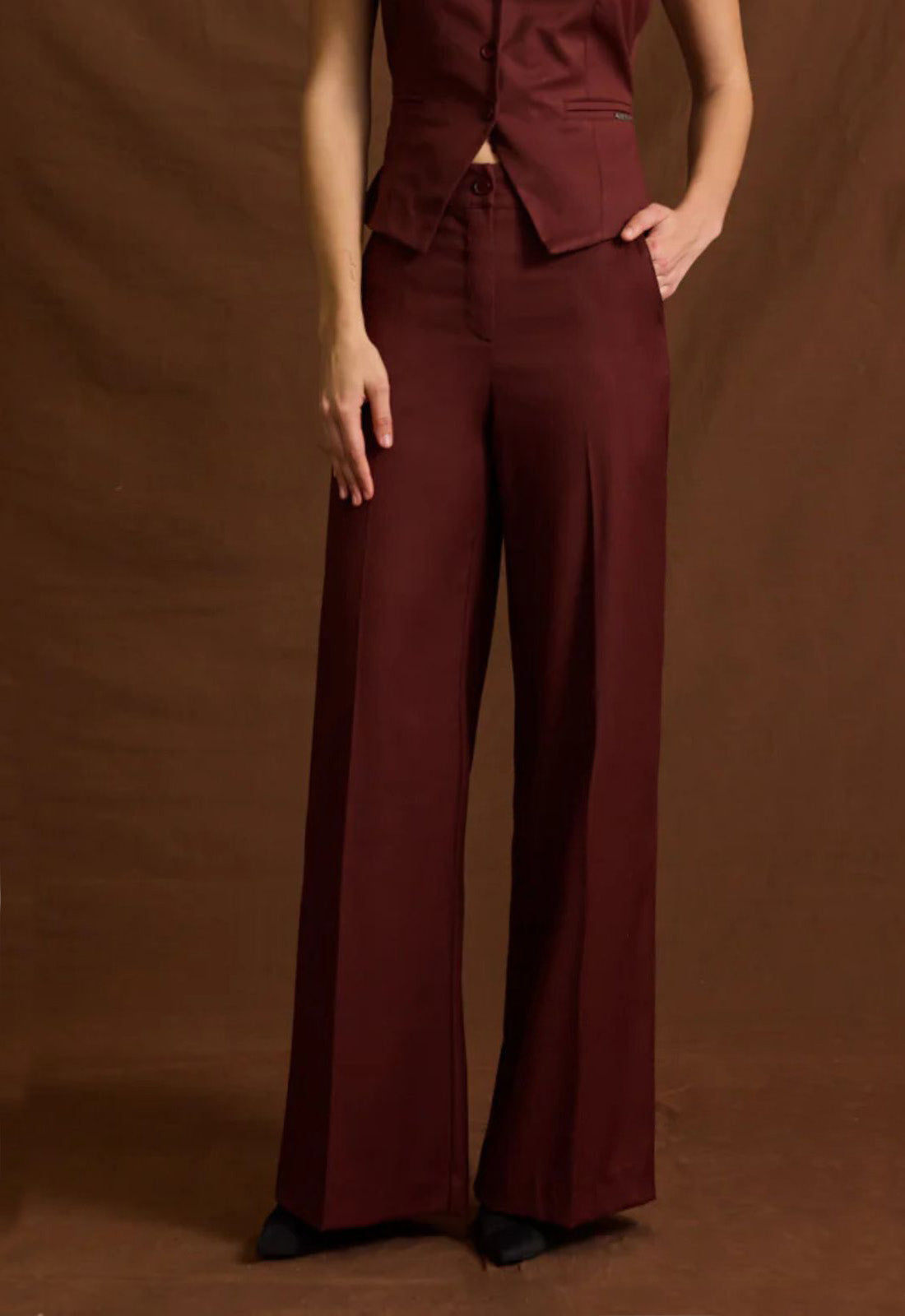 ΠΑΝΤΕΛΟΝΙ ΨΗΛΟΜΕΣΟ ΜΕ ΤΣΑΚΙΣΗ-WINE