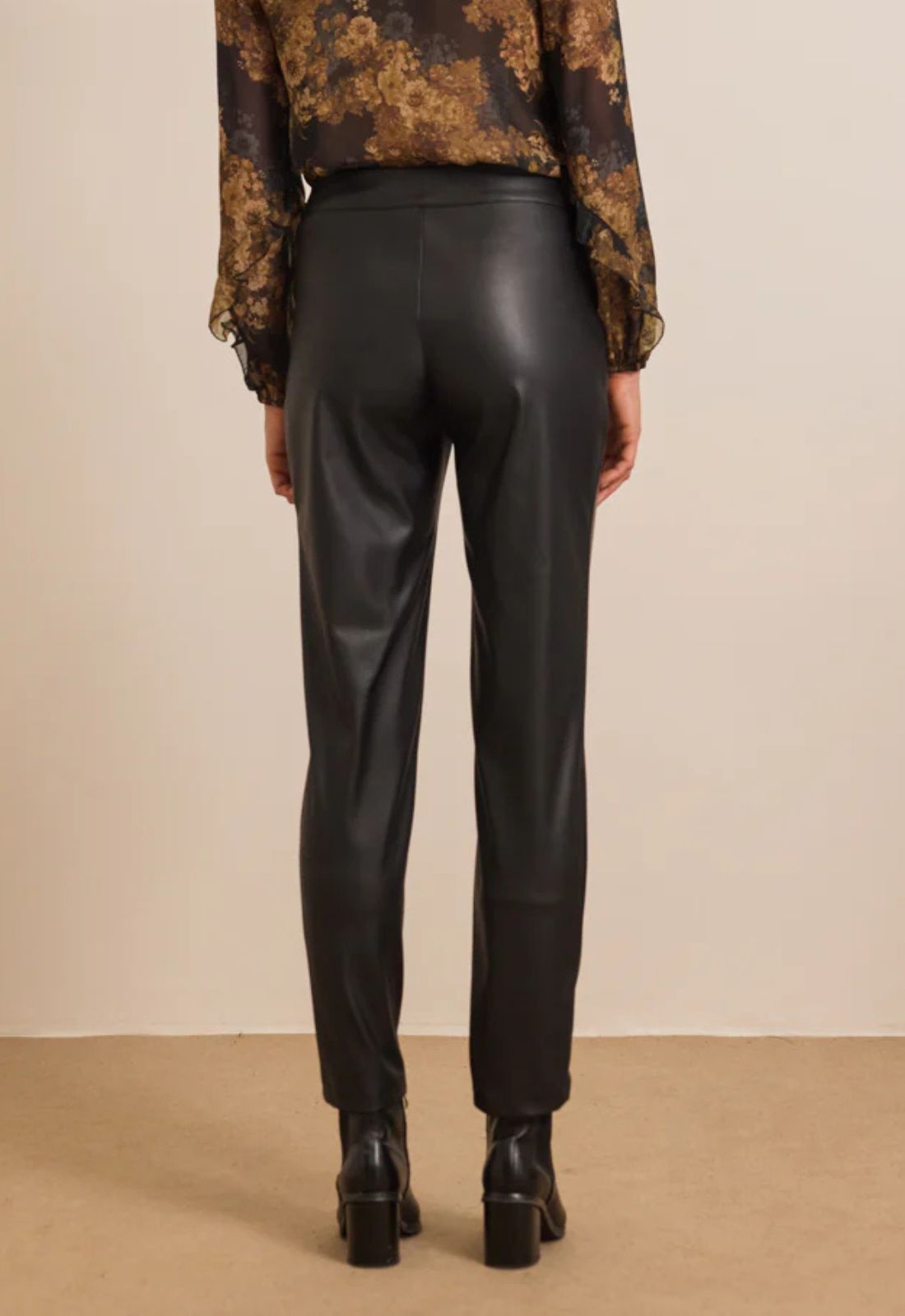 ΠΑΝΤΕΛΟΝΙ ΔΕΡΜΑΤΙΝΗΣ ΨΗΛΟΜΕΣΟ ΙΣΙΑ ΓΡΑΜΜΗ-ΜΑΥΡΟ