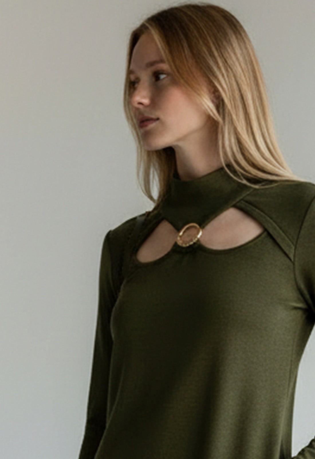 ΦΟΡΕΜΑ ΠΛΕΚΤΟ ΜΙΝΙ ΜΕ CUT OUT & ΑΞΕΣΟΥΑΡ-ΧΑΚΙ