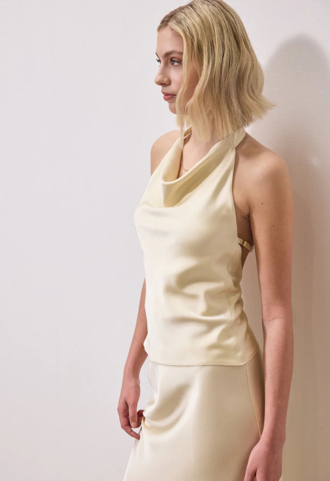 TOP ΣΑΤΙΝΕ ΜΕ ΛΑΙΜΟΚΟΨΗ HALTER-BUTER