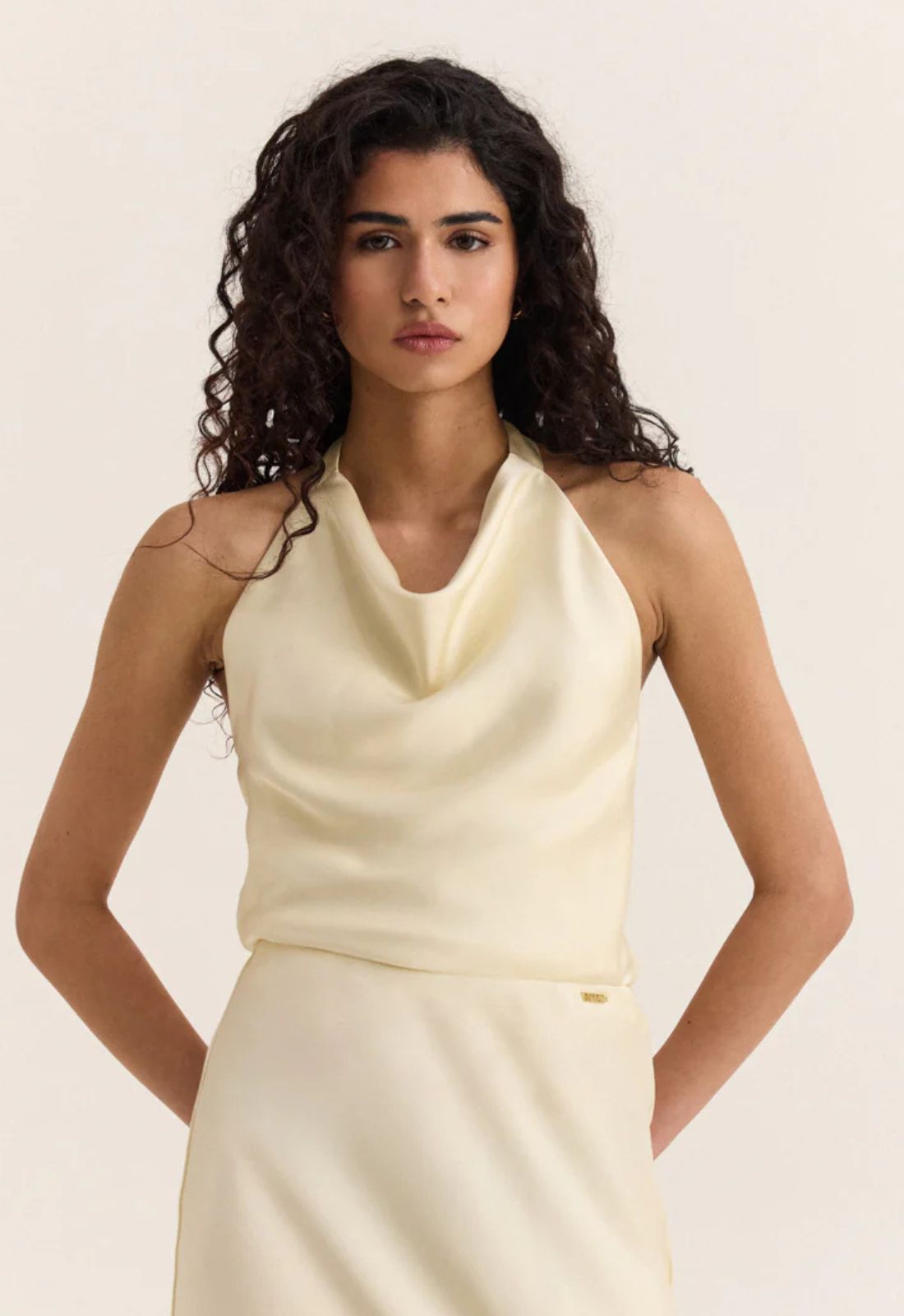 TOP ΣΑΤΙΝΕ ΜΕ ΛΑΙΜΟΚΟΨΗ HALTER-BUTER