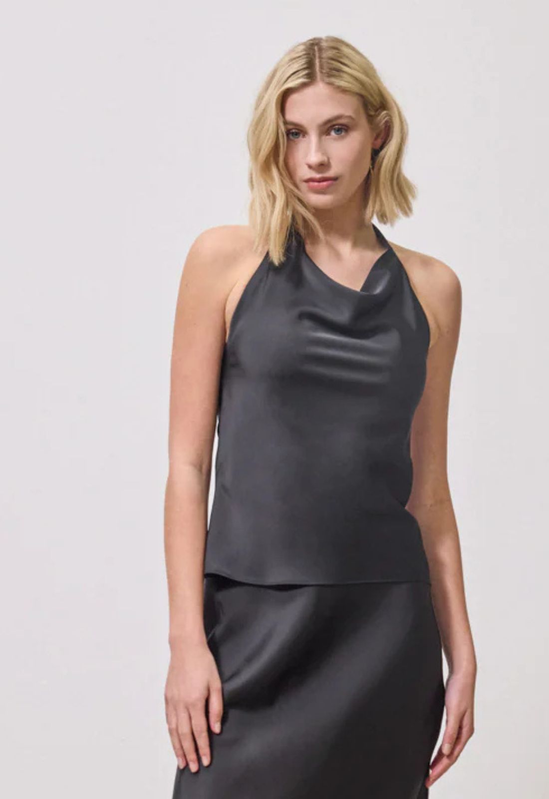 TOP ΣΑΤΙΝΕ ΜΕ ΛΑΙΜΟΚΟΨΗ HALTER-ΜΑΥΡΟ