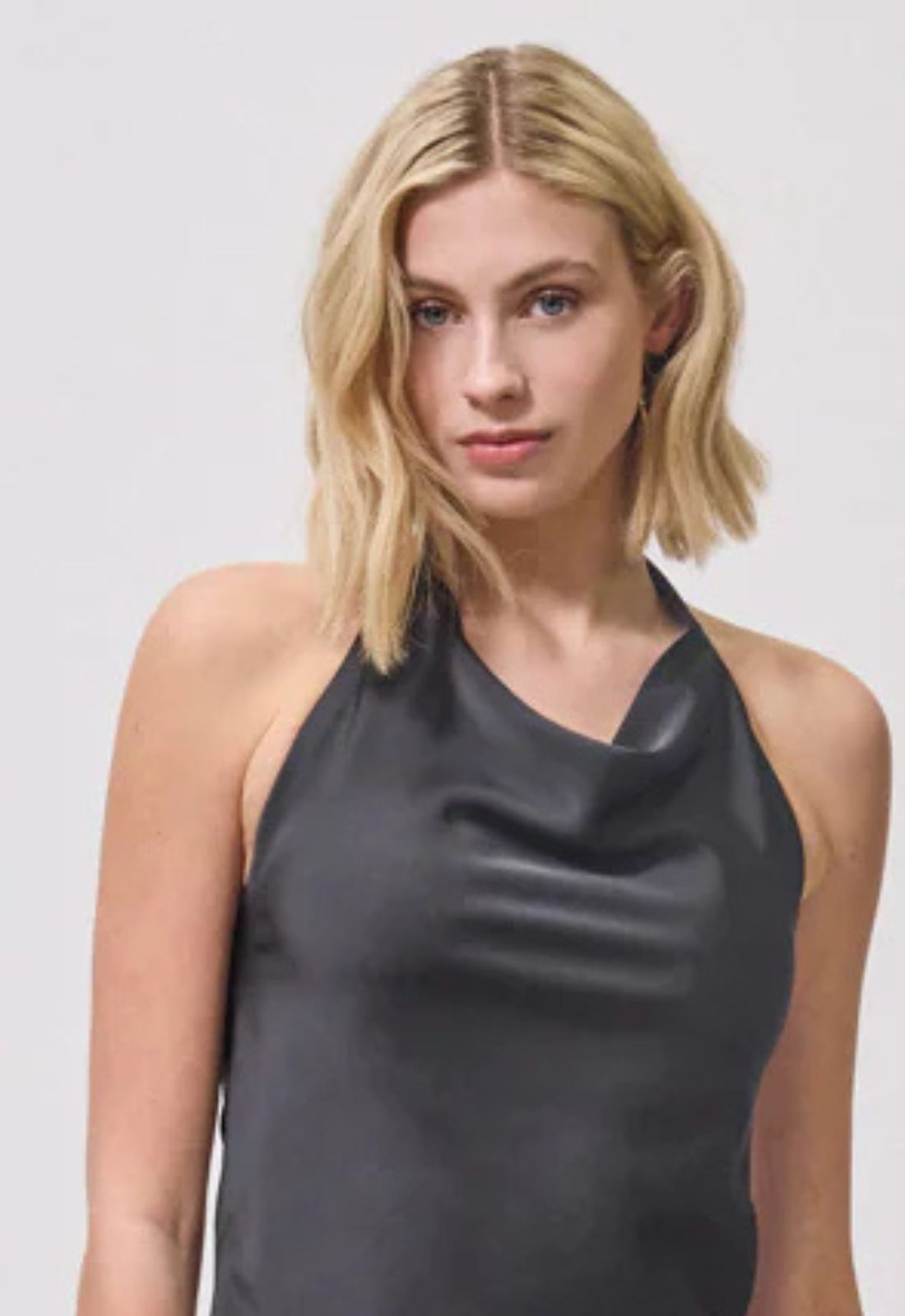 TOP ΣΑΤΙΝΕ ΜΕ ΛΑΙΜΟΚΟΨΗ HALTER-ΜΑΥΡΟ