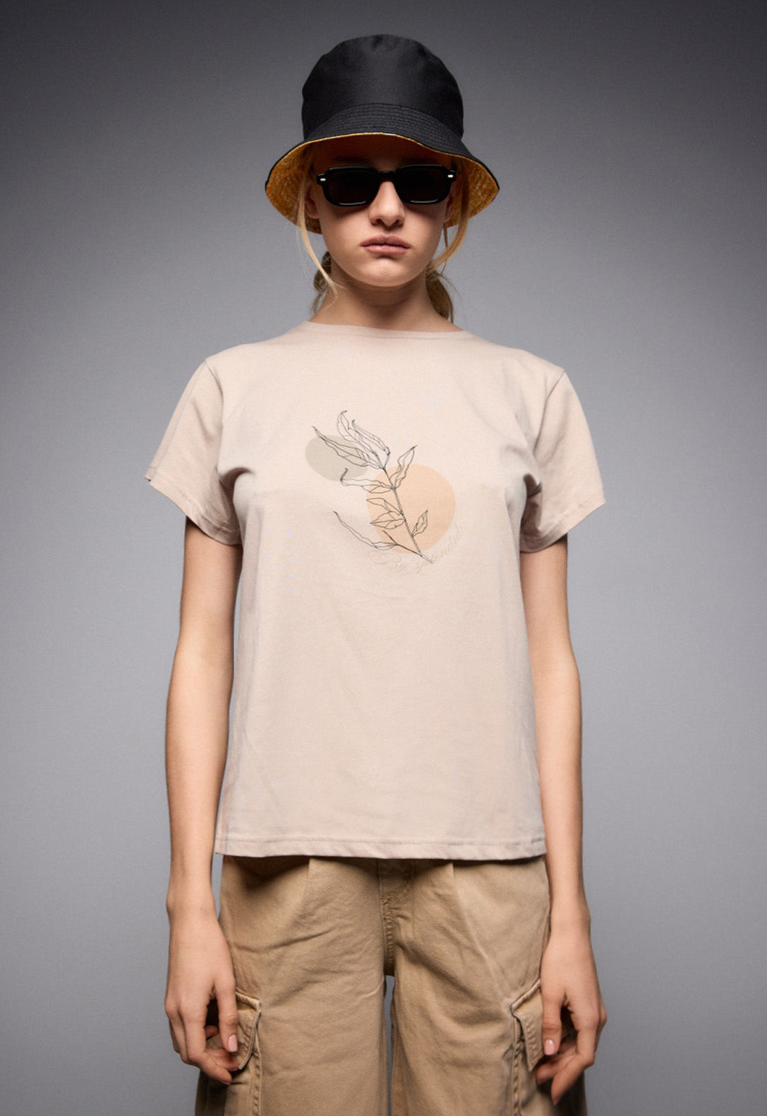 T-SHIRT ΜΕ ΤΥΠΩΜΑ ''CIRCLE WITH LEAF''-ΜΠΕΖ