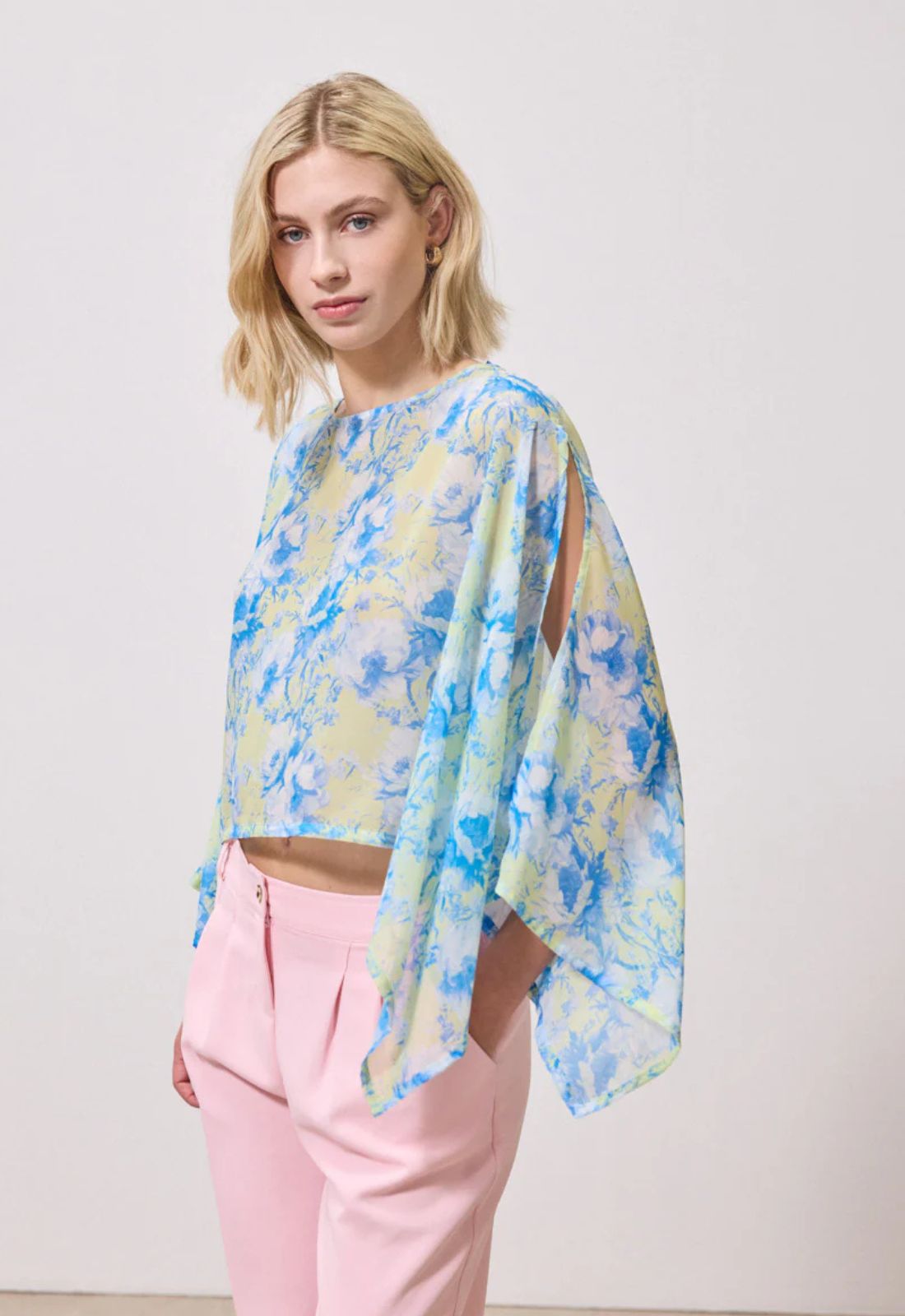 ΜΠΛΟΥΖΑ ΑΕΡΙΝΗ FLORAL ΗΜΙΔΙΑΦΑΝΗ-ΜΠΛΕ