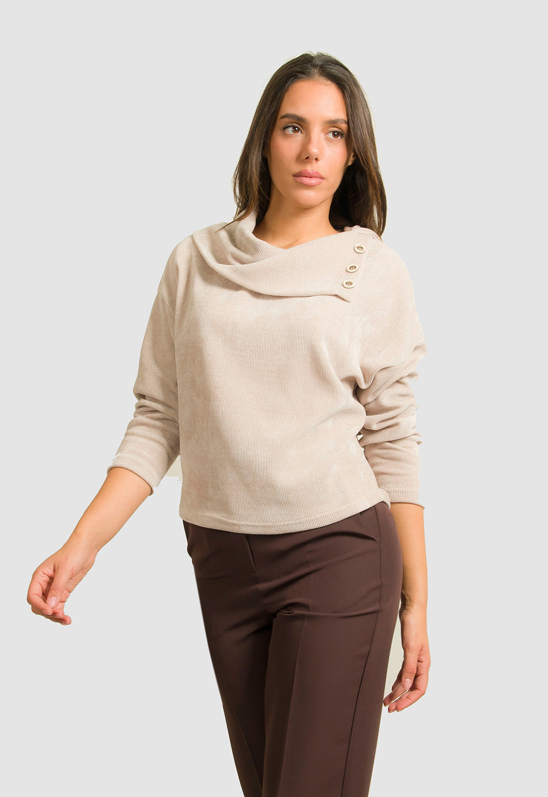 ΜΠΛΟΥΖΑ ΣΕΝΙΛ ΜΕ ΚΟΥΜΠΙΑ ΣΤΟ ΓΙΑΚΑ-ΕΚΡΟΥ