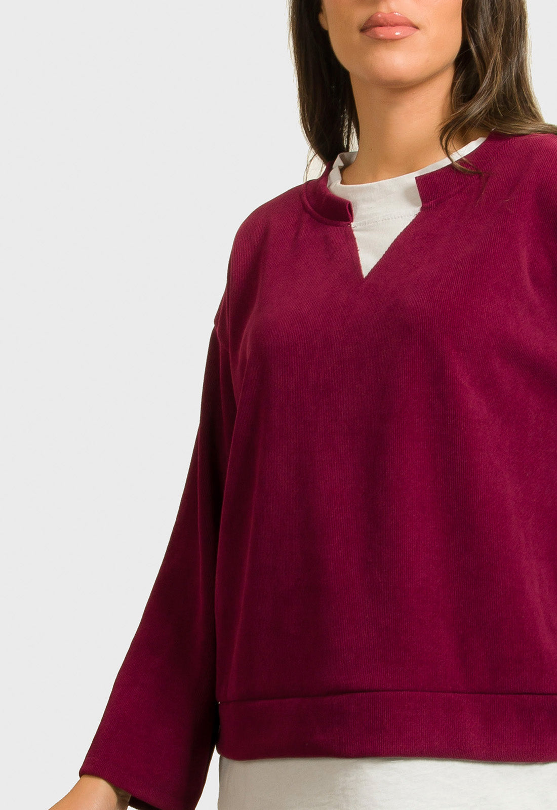 ΜΠΛΟΥΖΑ ΜΕ ΛΕΥΚΕΣ ΛΕΠΤΟΜΕΡΕΙΕΣ-ΜΠΟΡΝΤΟ