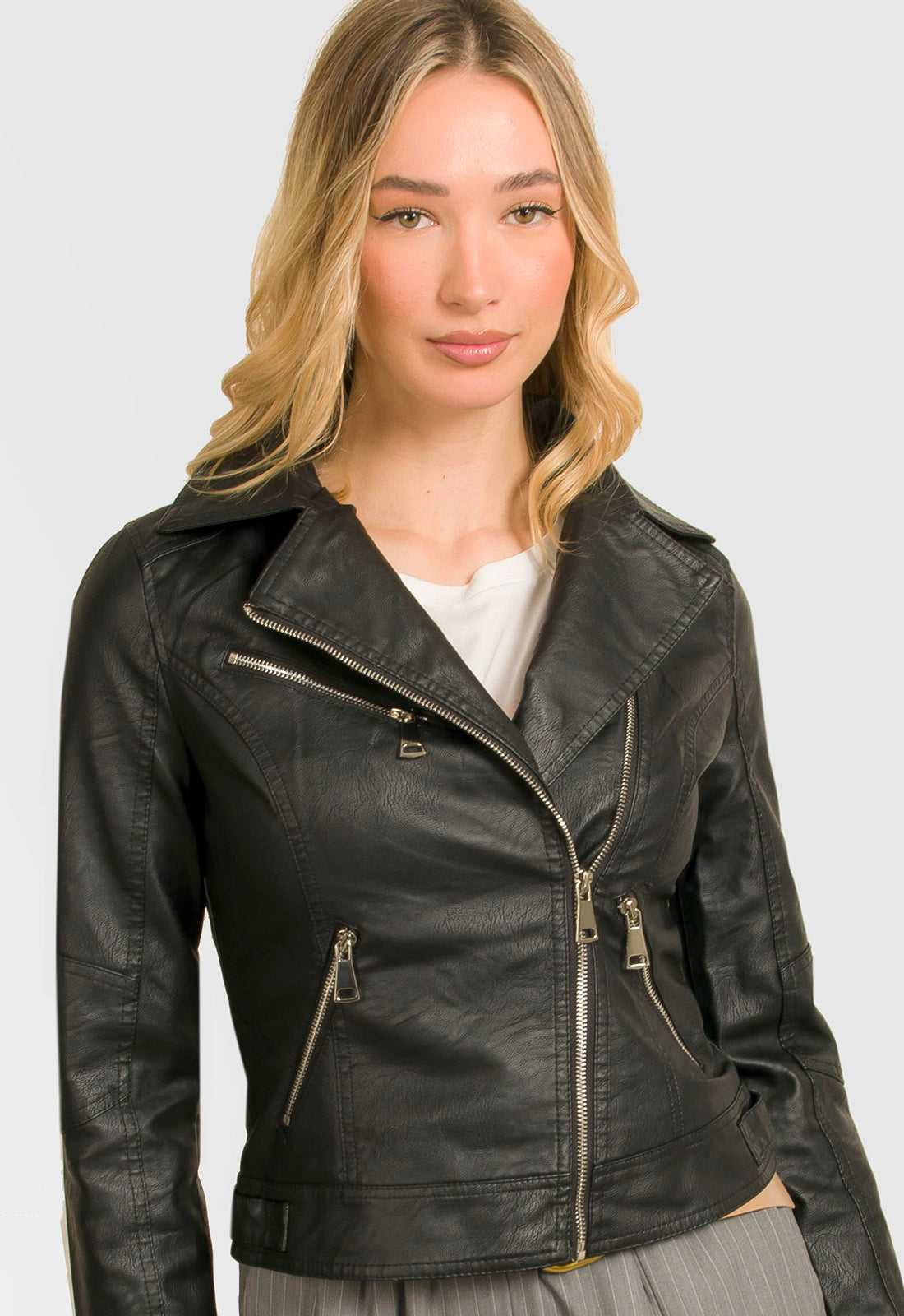 JACKET LEATHER LOOK ΜΕ ΛΟΞΟ ΚΟΥΜΠΩΜΑ-ΜΑΥΡΟ