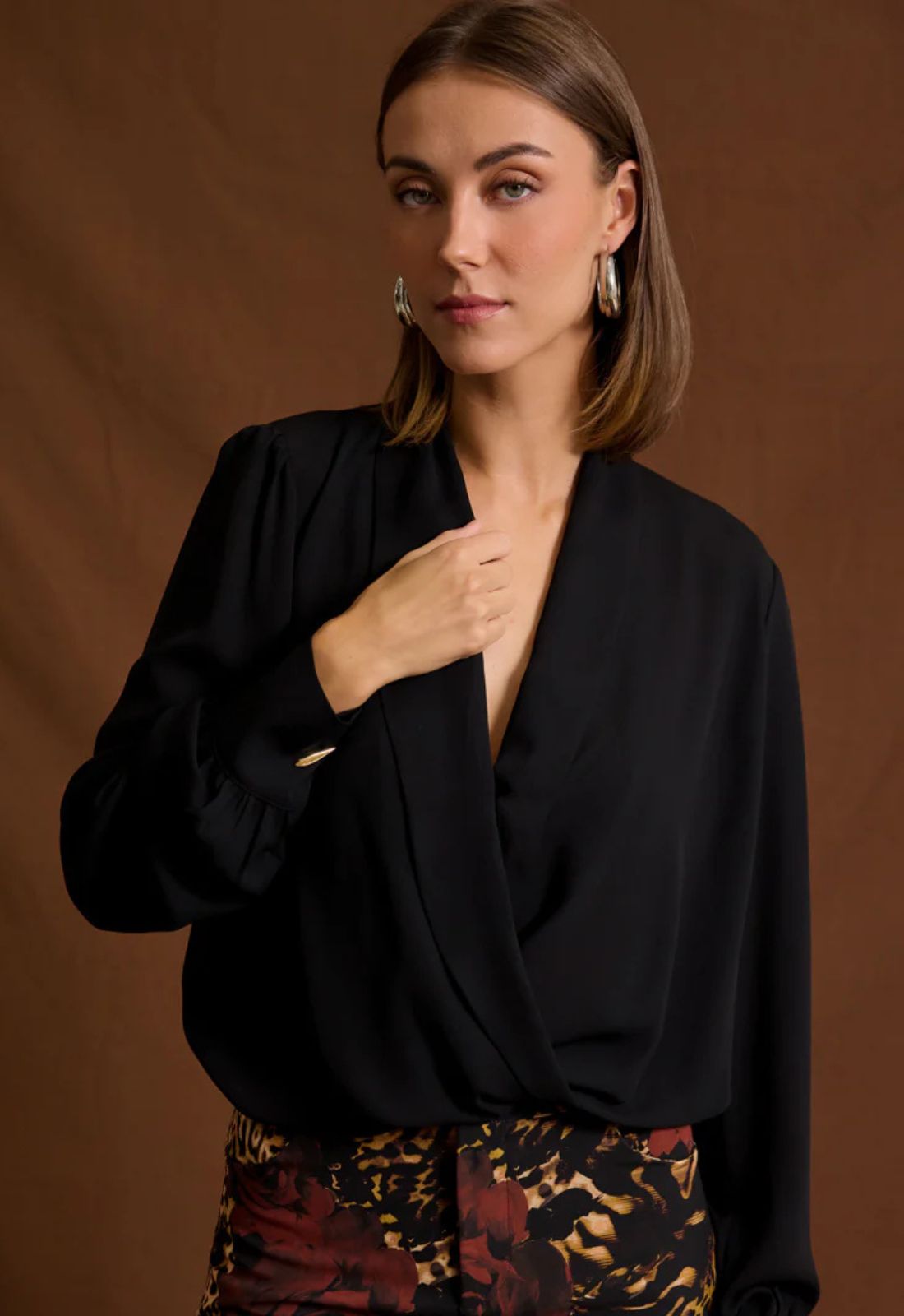 ΜΠΛΟΥΖΑ ΚΡΟΥΑΖΕ ΜΕ ΛΑΣΤΙΧΟ ΕΜΠΡΟΣ-ΜΑΥΡΗ