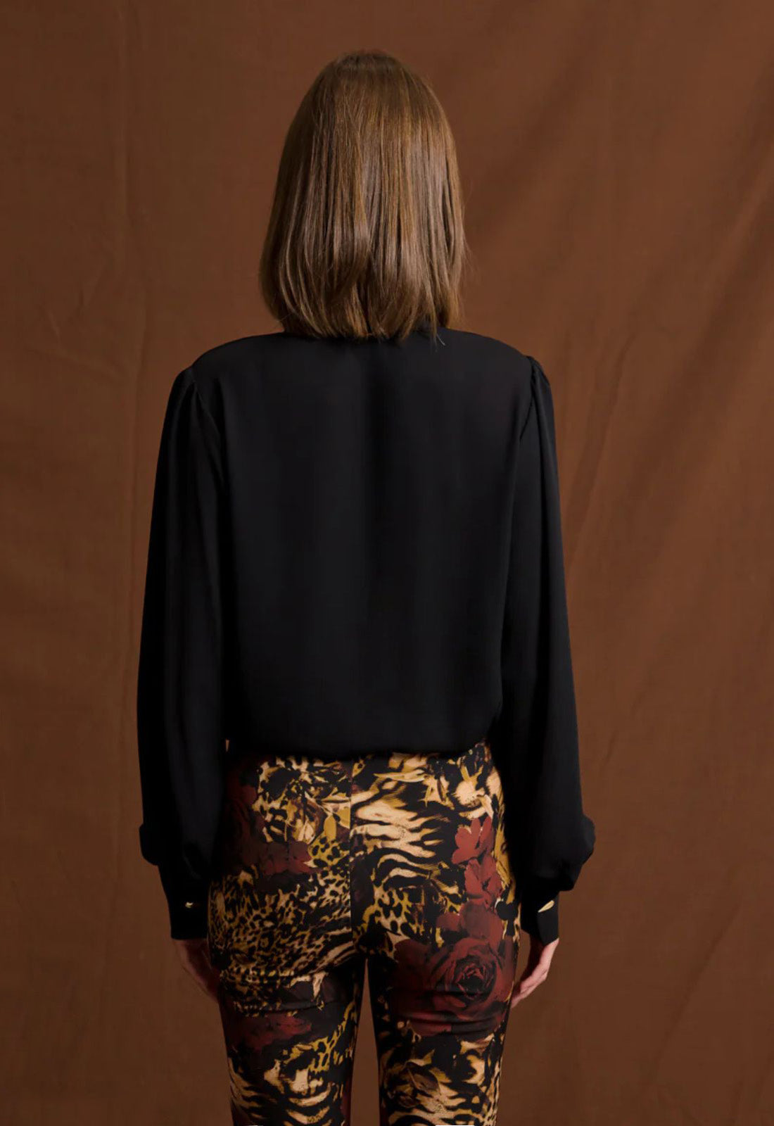 ΜΠΛΟΥΖΑ ΚΡΟΥΑΖΕ ΜΕ ΛΑΣΤΙΧΟ ΕΜΠΡΟΣ-ΜΑΥΡΗ