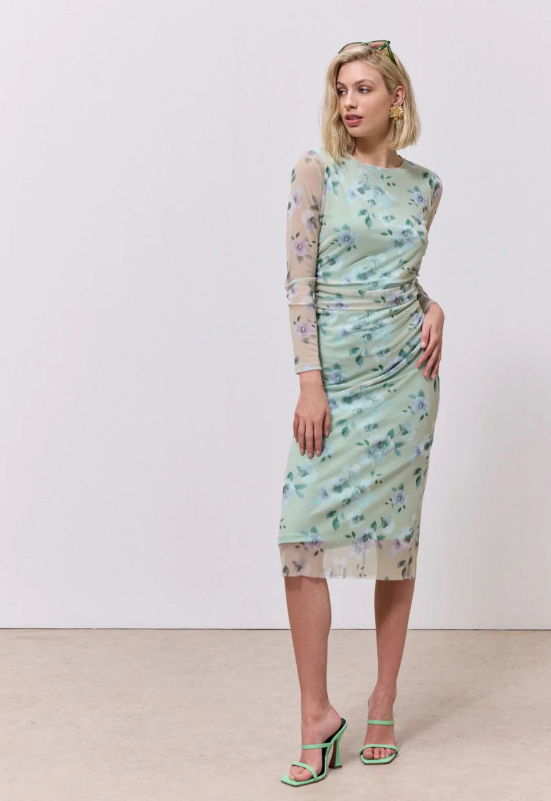 ΦΟΡΕΜΑ MIDI FLORAL ΜΕ ΣΟΥΡΕΣ-ΜΕΝΤΑ