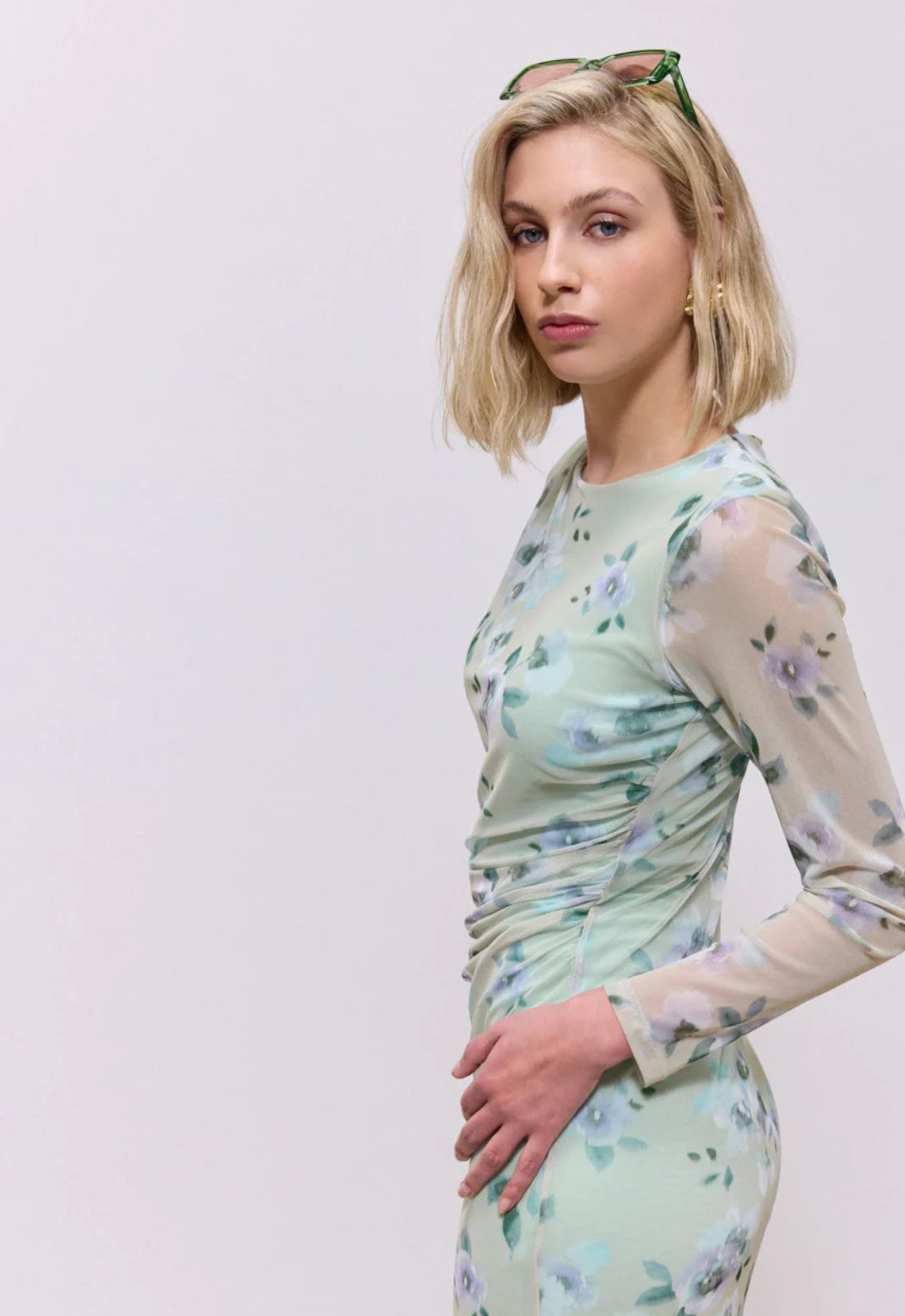 ΦΟΡΕΜΑ MIDI FLORAL ΜΕ ΣΟΥΡΕΣ-ΜΕΝΤΑ