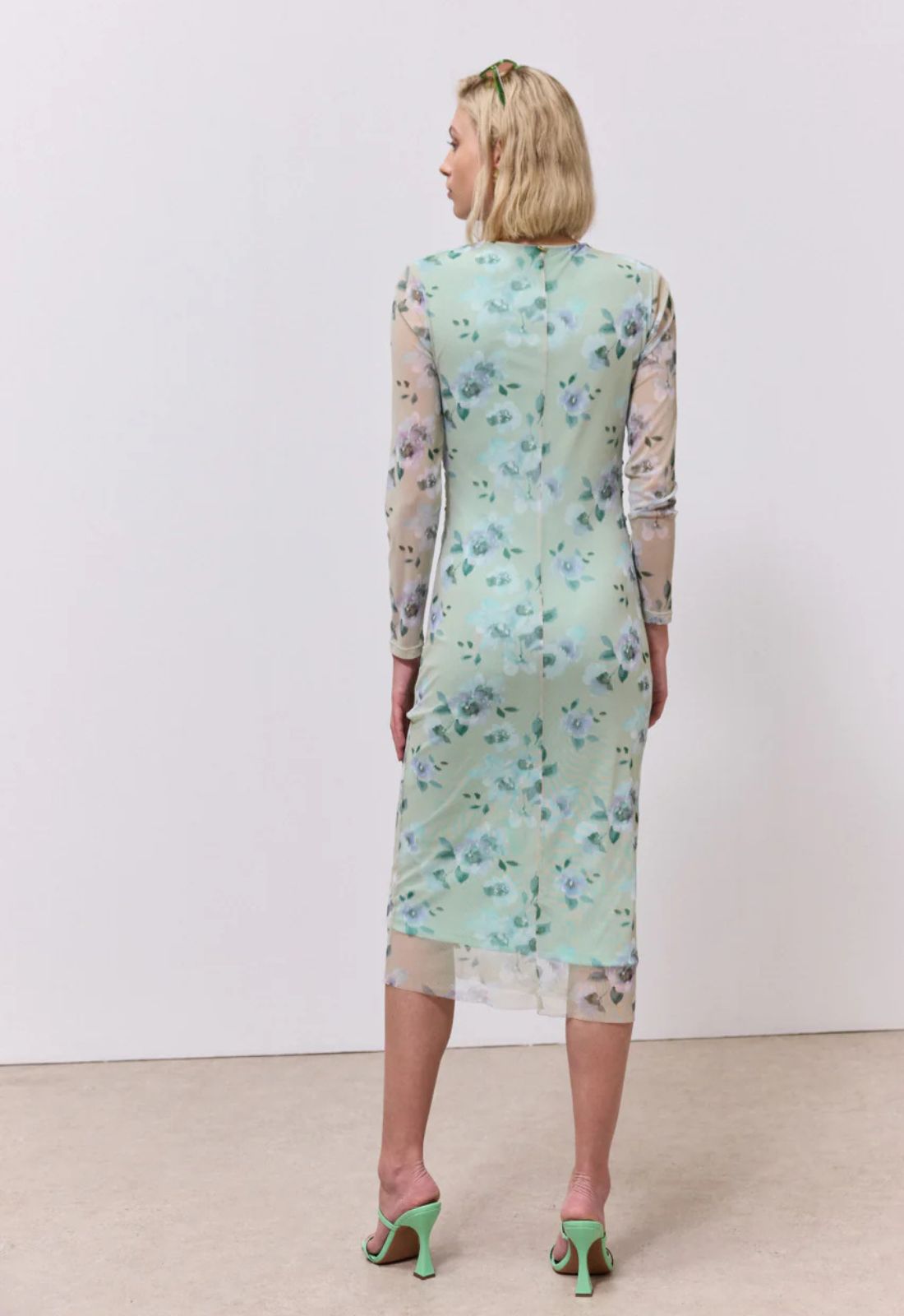 ΦΟΡΕΜΑ MIDI FLORAL ΜΕ ΣΟΥΡΕΣ-ΜΕΝΤΑ