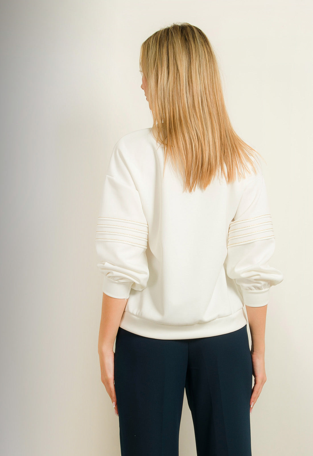 ΜΠΛΟΥΖΑ ΤΥΠΟΥ ΦΟΥΤΕΡ ΜΕ ΣΧΕΔΙΟ ΣΤΟ ΜΑΝΙΚΙ-ΛΕΥΚΗ