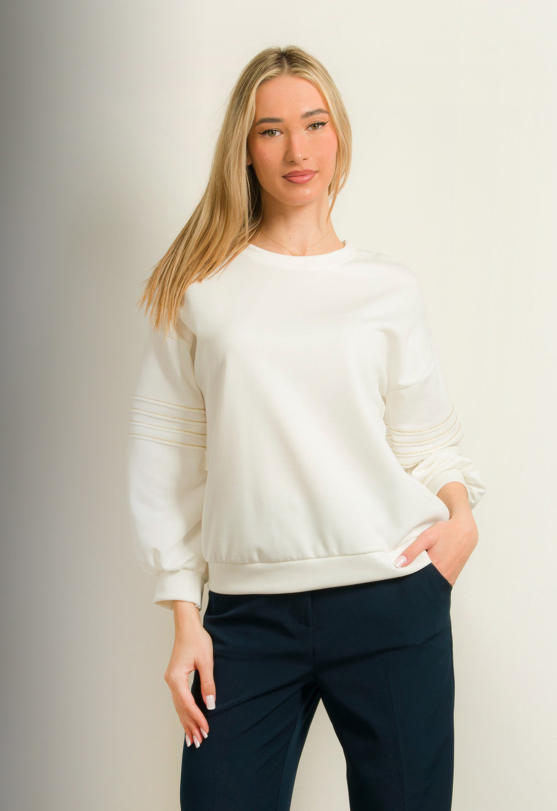 ΜΠΛΟΥΖΑ ΤΥΠΟΥ ΦΟΥΤΕΡ ΜΕ ΣΧΕΔΙΟ ΣΤΟ ΜΑΝΙΚΙ-ΛΕΥΚΗ