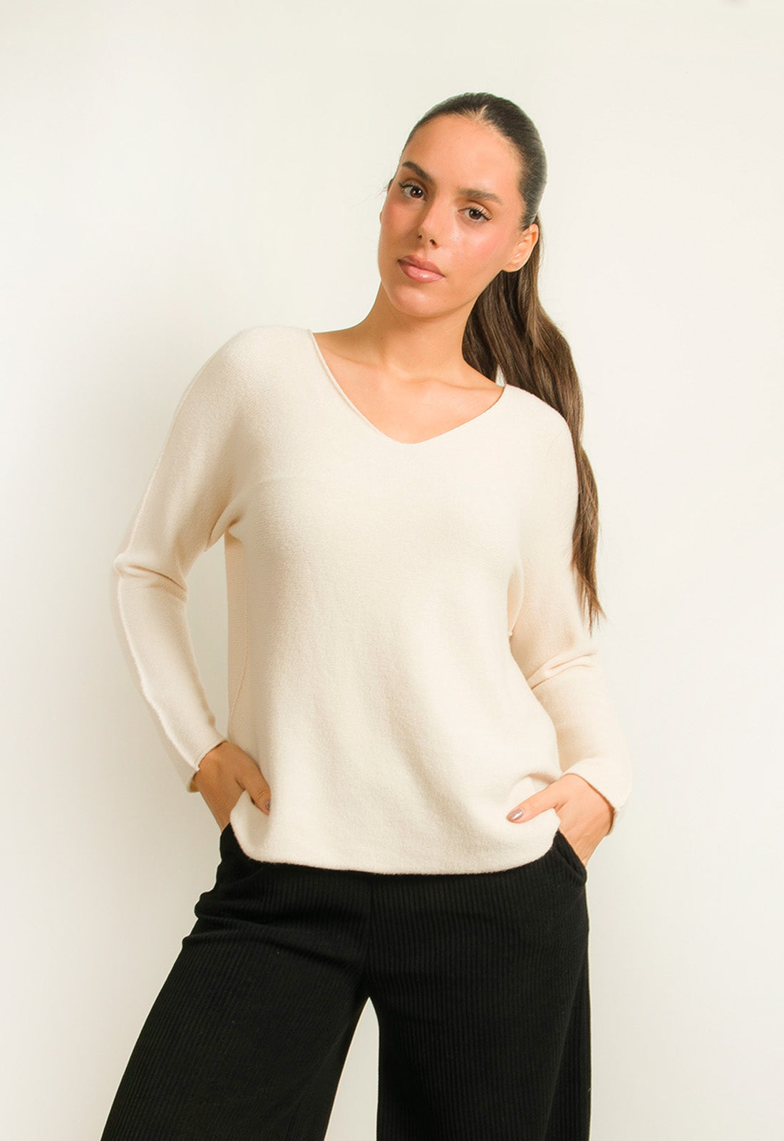 ΜΠΛΟΥΖΑ ΠΛΕΚΤΗ ΜΕ ΑΝΟΙΧΤΟ V - ΕΚΡΟΥ