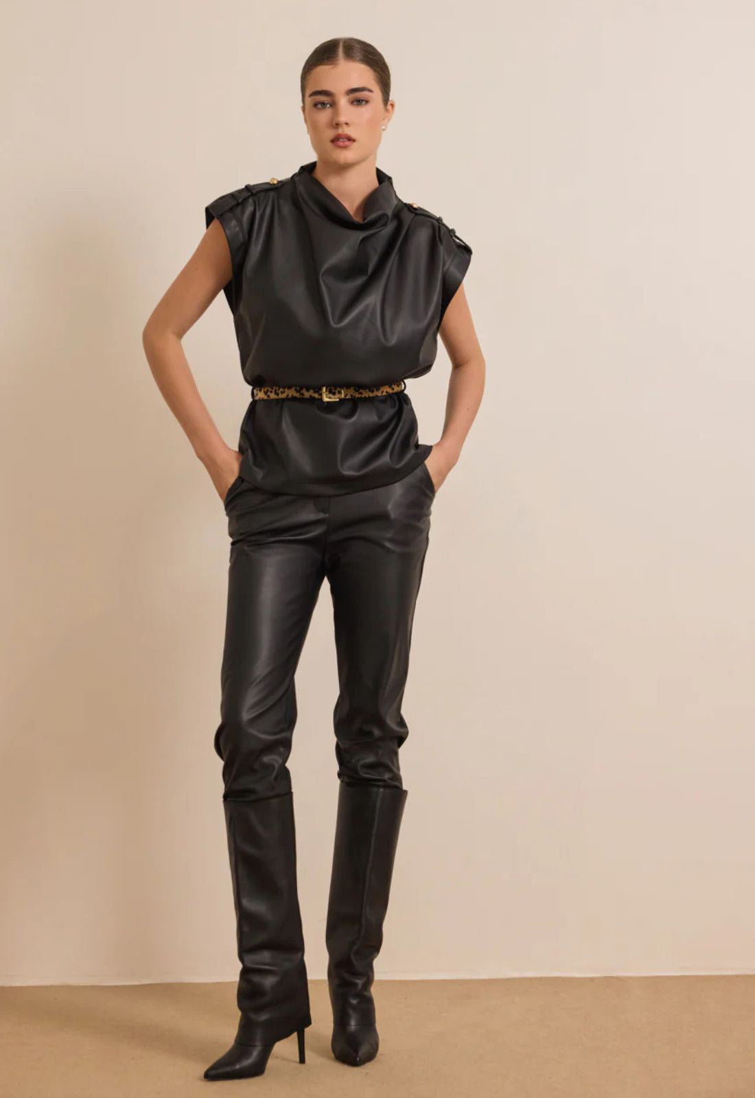 ΜΠΛΟΥΖΑ ΔΕΡΜΑΤΙΝΗΣ ΜΕ ΖΩΝΗ-ΜΑΥΡΗ