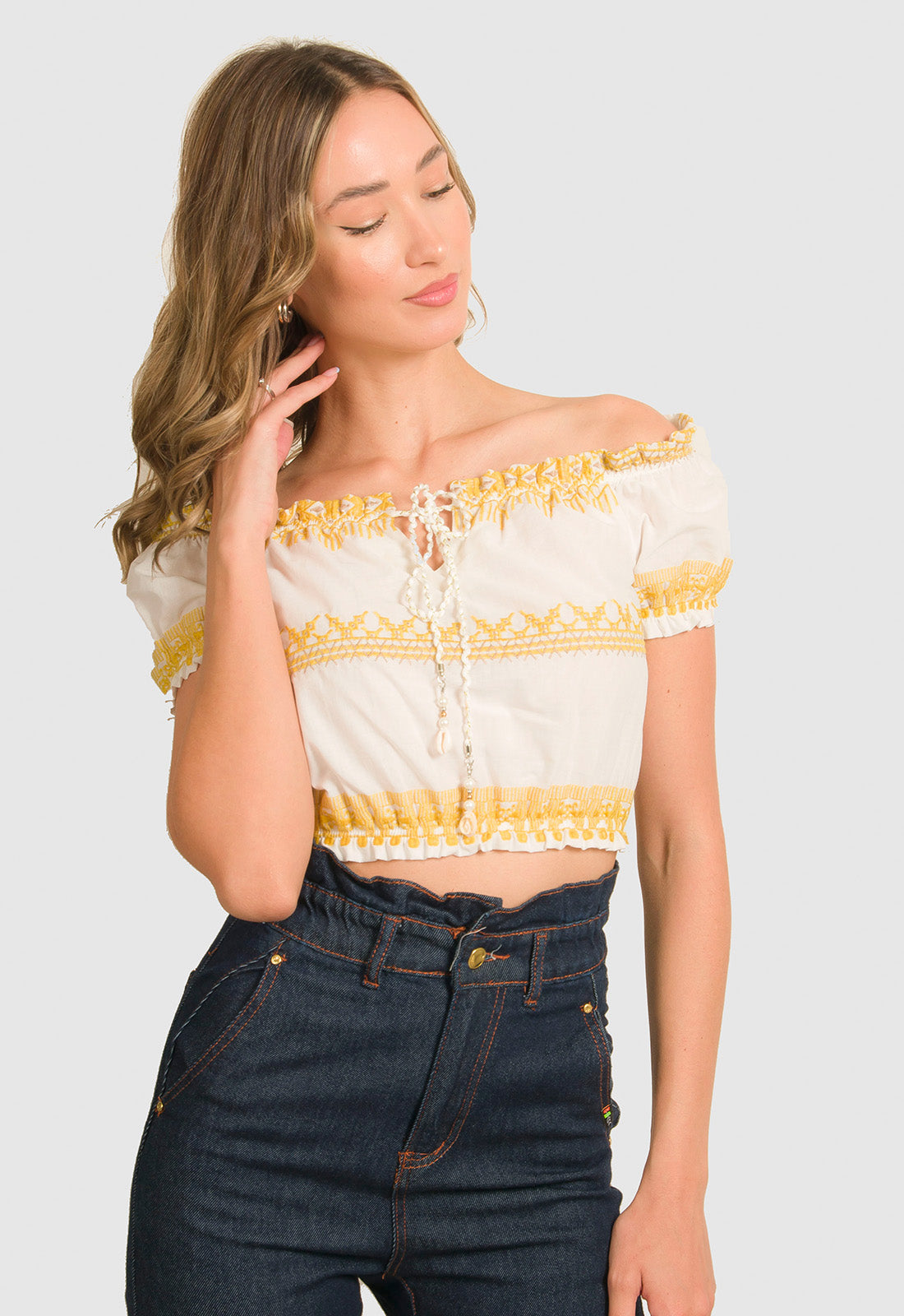 CROP TOP ΜΕ ΛΑΣΤΙΧΟ ΣΤΟΥΣ ΩΜΟΥΣ-ΛΕΥΚΟ