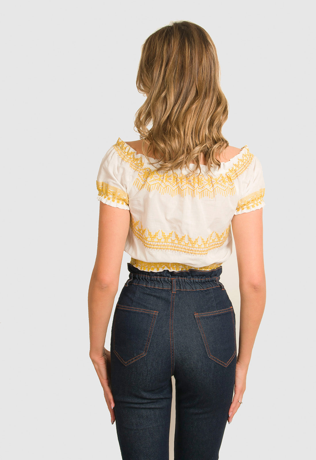 CROP TOP ΜΕ ΛΑΣΤΙΧΟ ΣΤΟΥΣ ΩΜΟΥΣ-ΛΕΥΚΟ