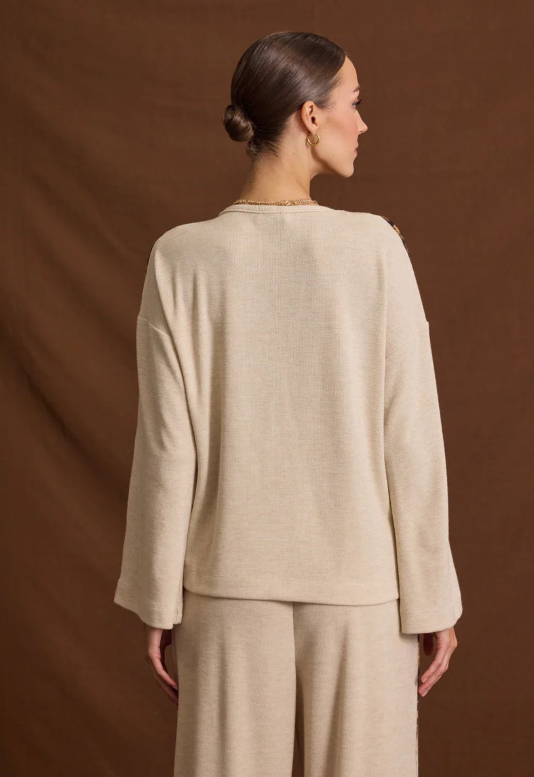 ΜΠΛΟΥΖΑ ΜΕ ΔΙΑΚΡΙΤΙΚΗ ANIMAL PRINT ΛΕΠΤΟΜΕΡΕΙΑ-ΜΠΕΖ