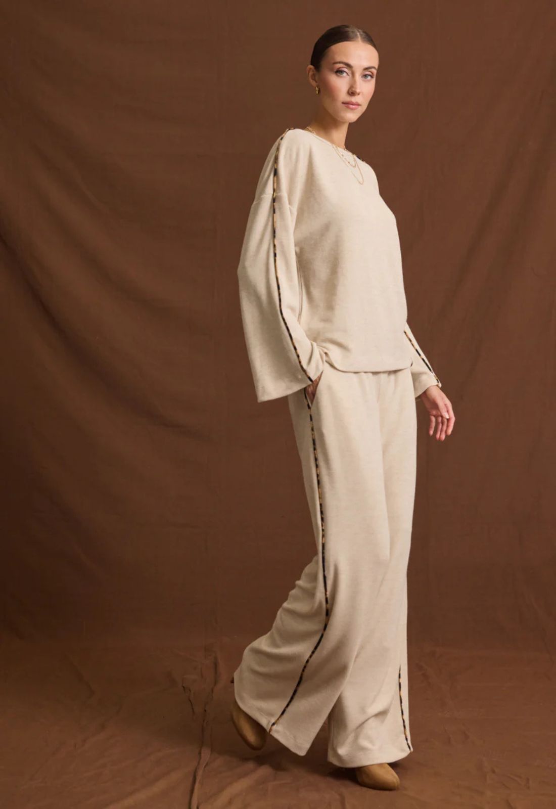 ΜΠΛΟΥΖΑ ΜΕ ΔΙΑΚΡΙΤΙΚΗ ANIMAL PRINT ΛΕΠΤΟΜΕΡΕΙΑ-ΜΠΕΖ