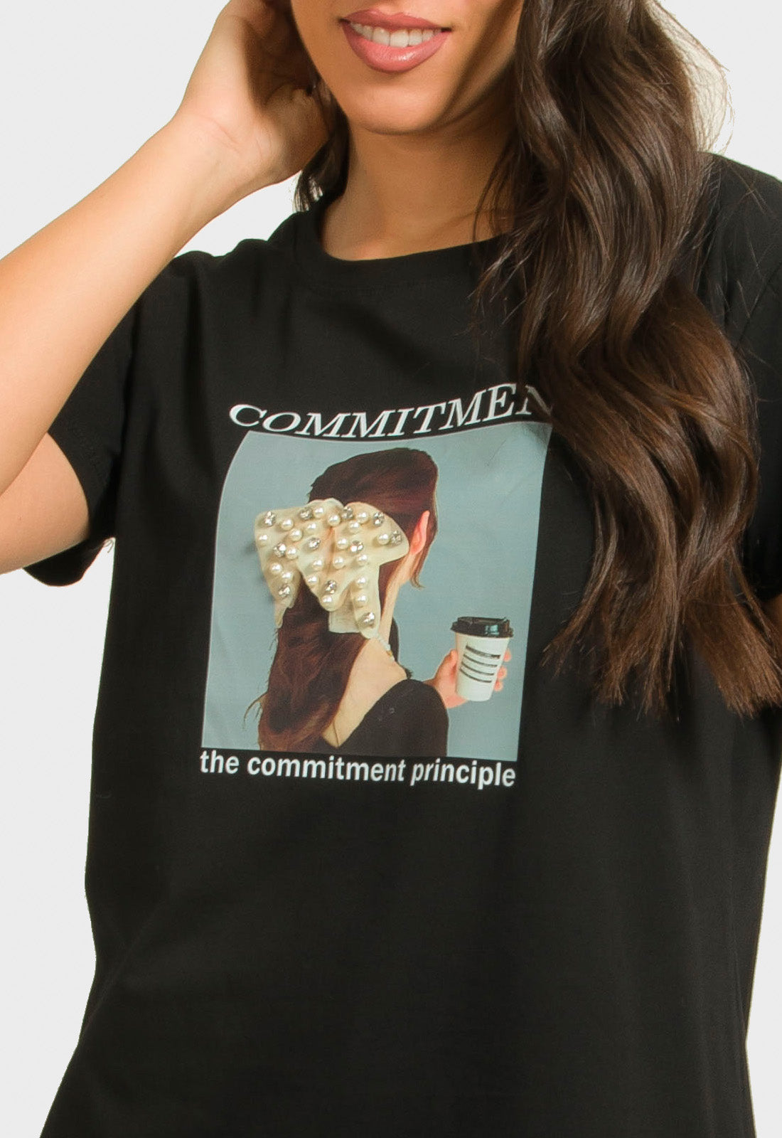T-SHIRT ΜΕ ΣΤΑΜΠΑ ΚΑΙ ΠΕΡΛΕΣ-ΜΑΥΡΟ