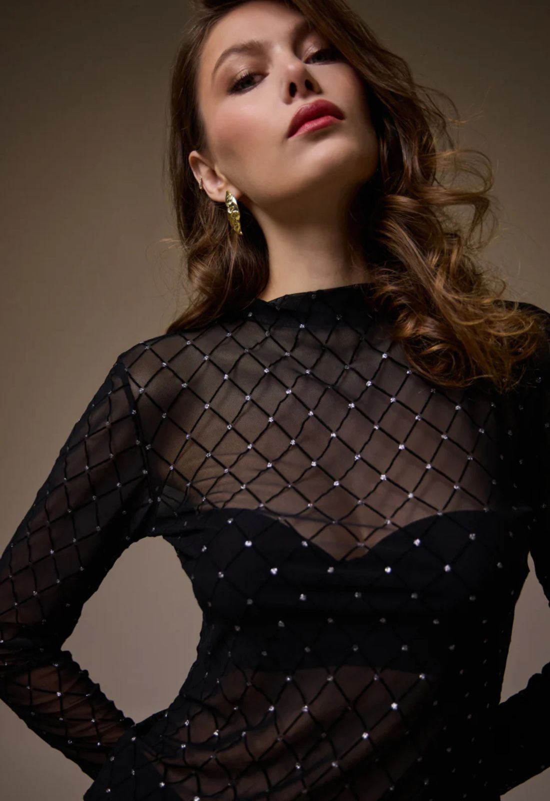 ΜΠΛΟΥΖΑ ΗΜΙΔΙΑΦΑΝΗ ΜΕ ΚΑΡΟ ΜΟΤΙΒΟ-ΜΑΥΡΗ