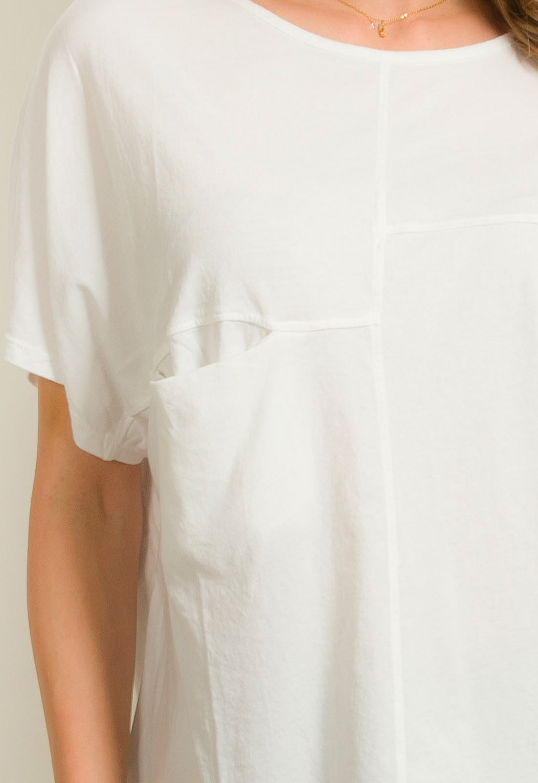 ΜΠΛΟΥΖΑ ΜΕ ΣΧΕΔΙΟ ΚΑΙ ΤΣΕΠΗ ΕΜΠΡΟΣ-ΛΕΥΚΗ