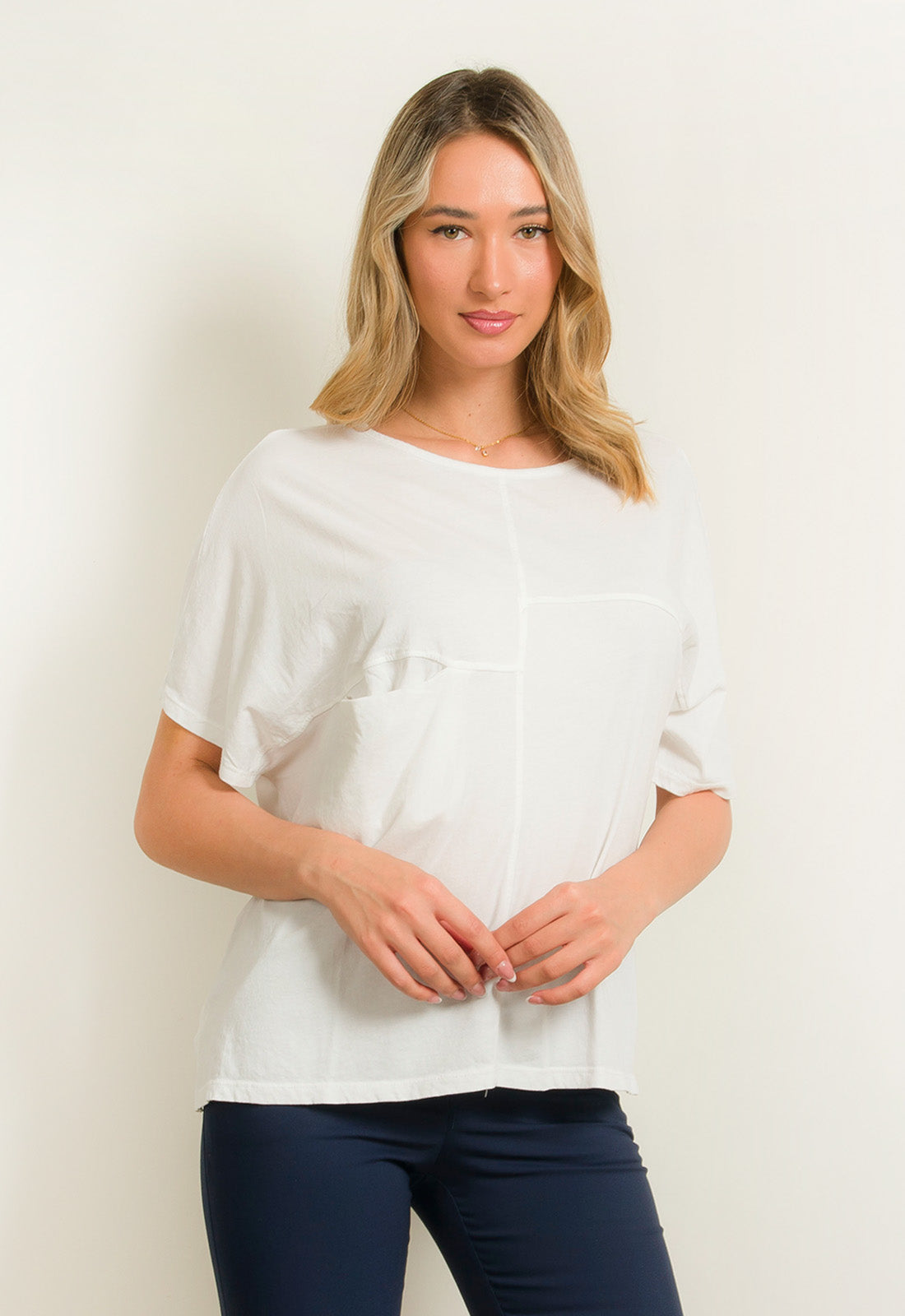 ΜΠΛΟΥΖΑ ΜΕ ΣΧΕΔΙΟ ΚΑΙ ΤΣΕΠΗ ΕΜΠΡΟΣ-ΛΕΥΚΗ