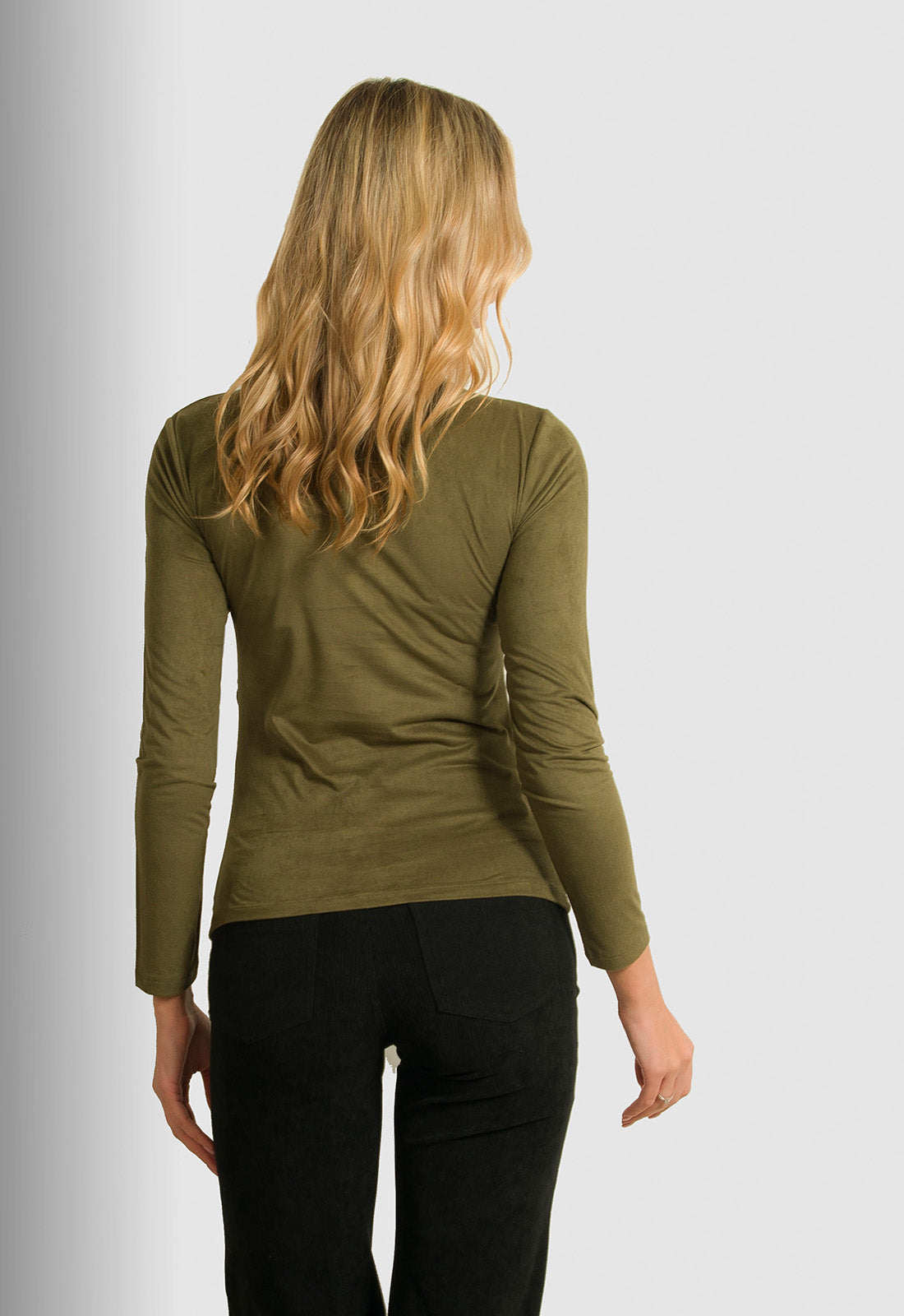 ΜΠΛΟΥΖΑ ΕΦΑΡΜΟΣΤΗ ΜΕ ΣΧΕΔΙΑ ΣΟΥΡΕΣ-ΧΑΚΙ