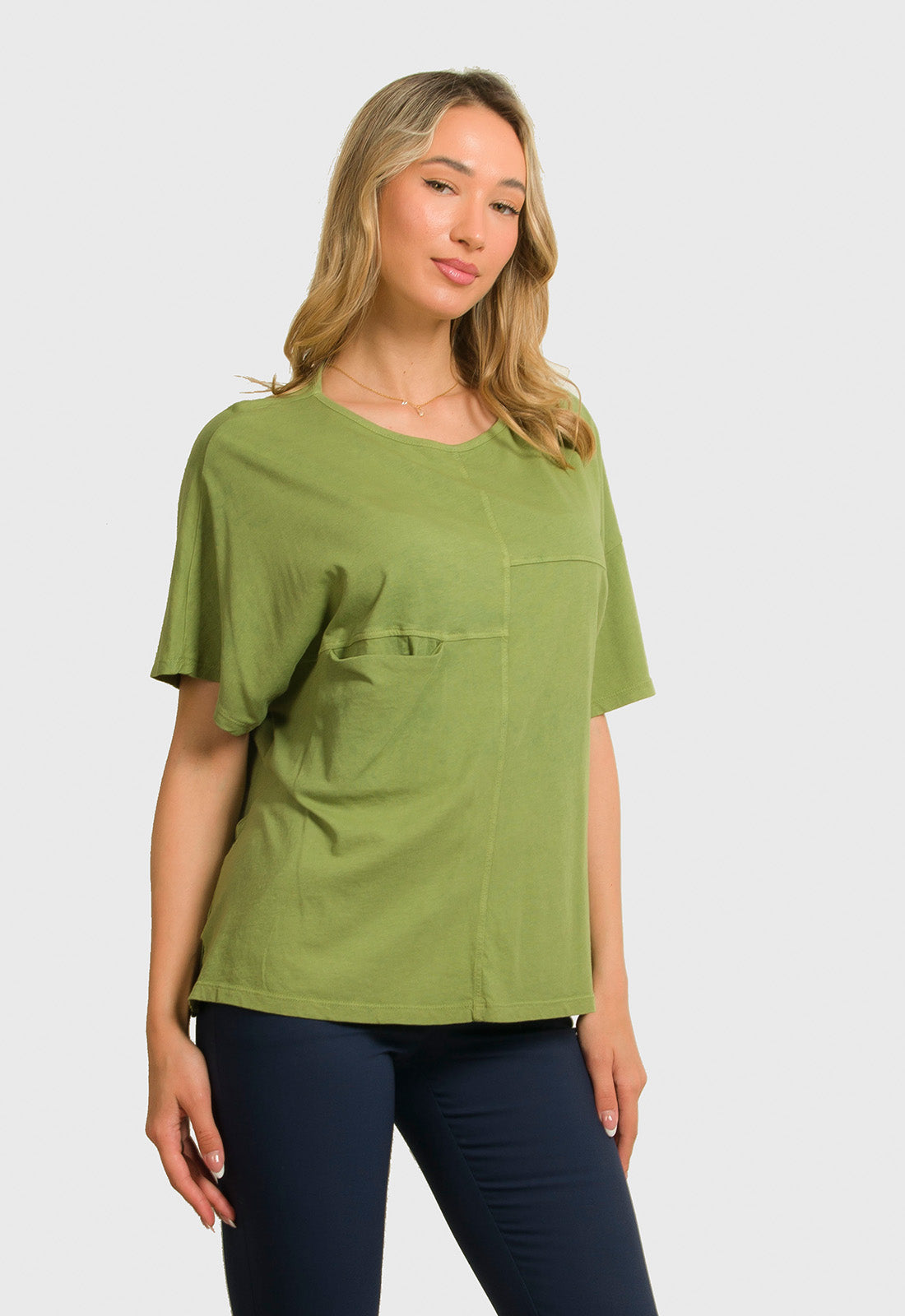 ΜΠΛΟΥΖΑ ΜΕ ΣΧΕΔΙΟ ΚΑΙ ΤΣΕΠΗ ΕΜΠΡΟΣ-ΧΑΚΙ