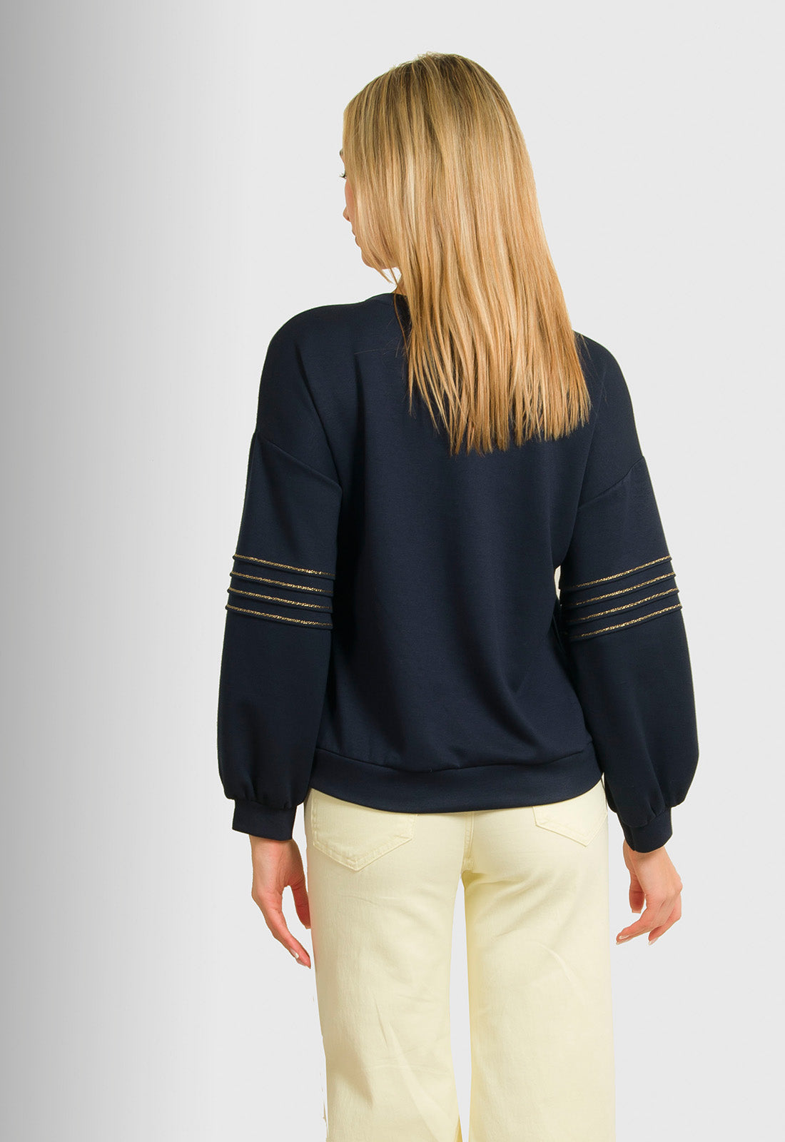 ΜΠΛΟΥΖΑ ΤΥΠΟΥ ΦΟΥΤΕΡ ΜΕ ΣΧΕΔΙΟ ΣΤΟ ΜΑΝΙΚΙ-ΜΠΛΕ