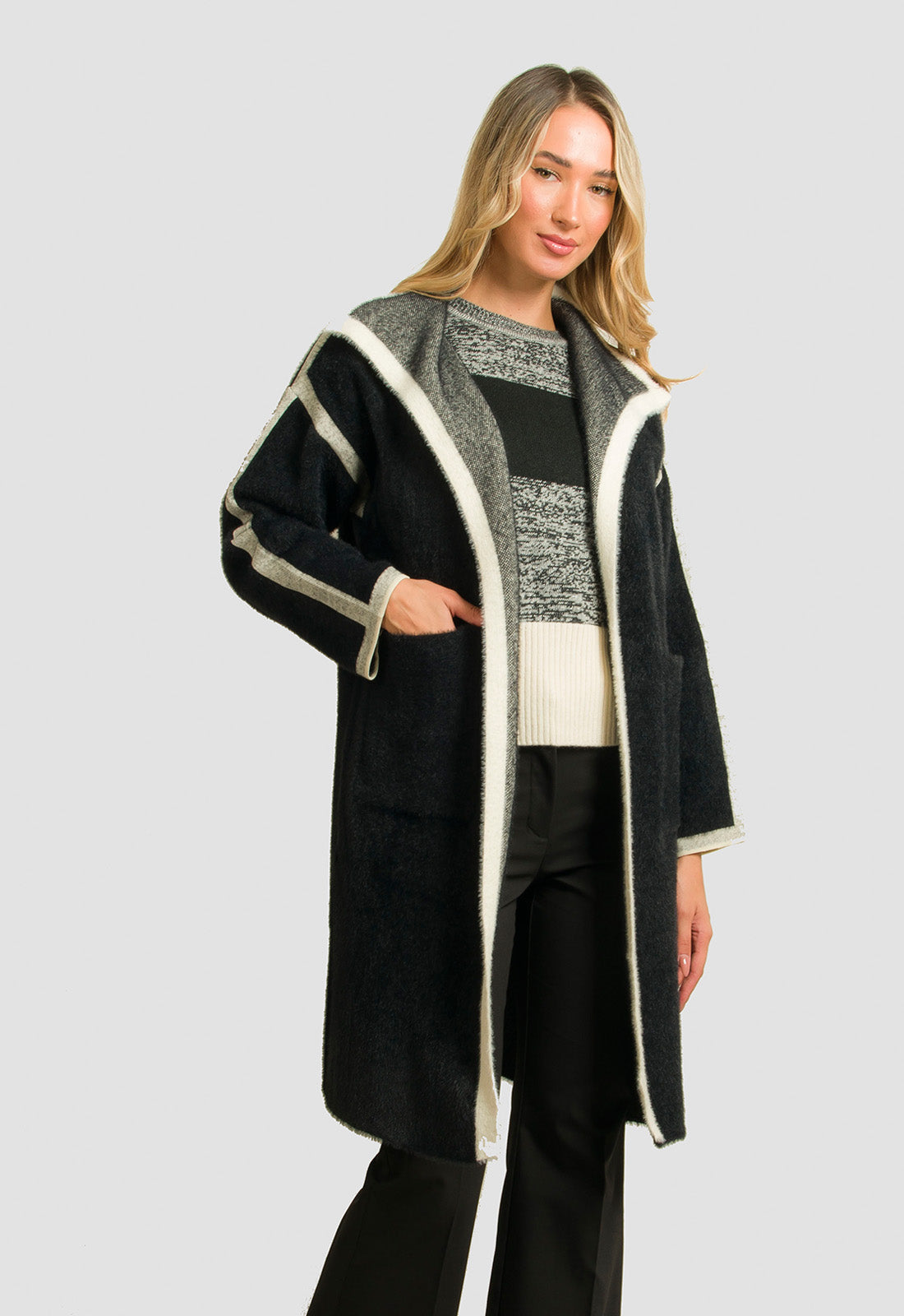 ΠΑΛΤΟΖΑΚΕΤΑ ΠΛΕΚΤΗ ΜΕ ΜΑΥΡΕΣ ΛΕΠΤΟΜΕΡΕΙΕΣ-ΜΑΥΡΗ