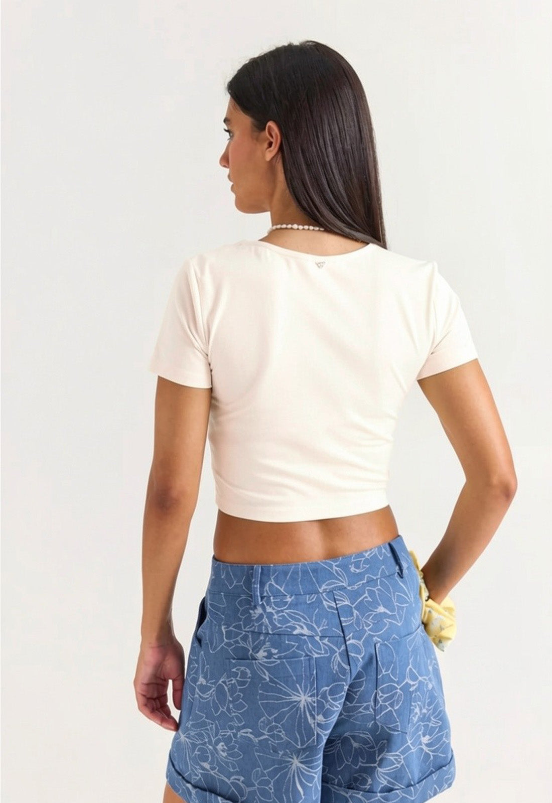 ΜΠΛΟΥΖΑΚΙ CROP TOP ΕΦΑΡΜΟΣΤΟ-ΕΚΡΟΥ