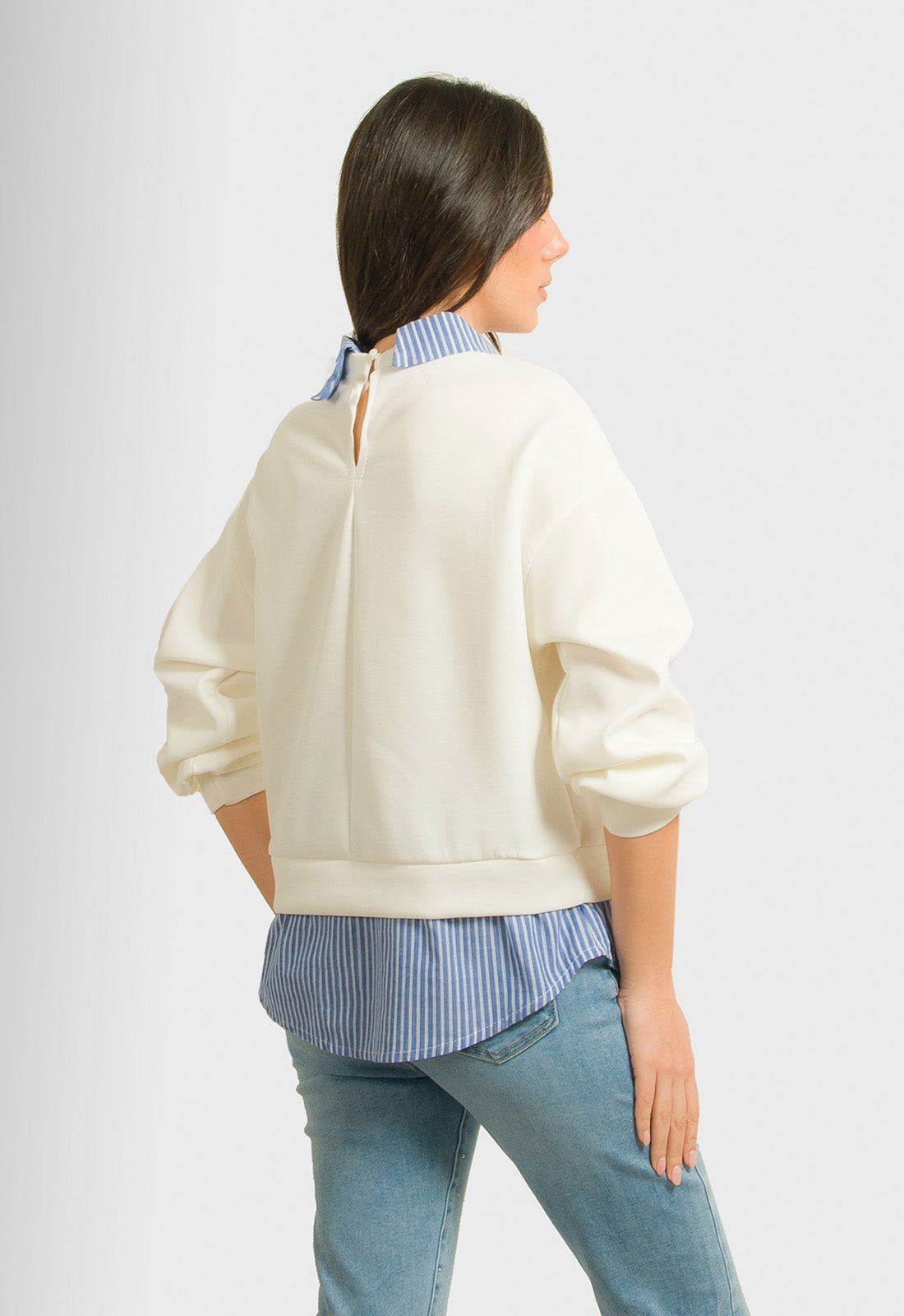 ΜΠΛΟΥΖΑ ΜΕ ΛΕΠΤΟΜΕΡΕΙΕΣ ΠΟΥΚΑΜΙΣΟΥ-ΛΕΥΚΗ