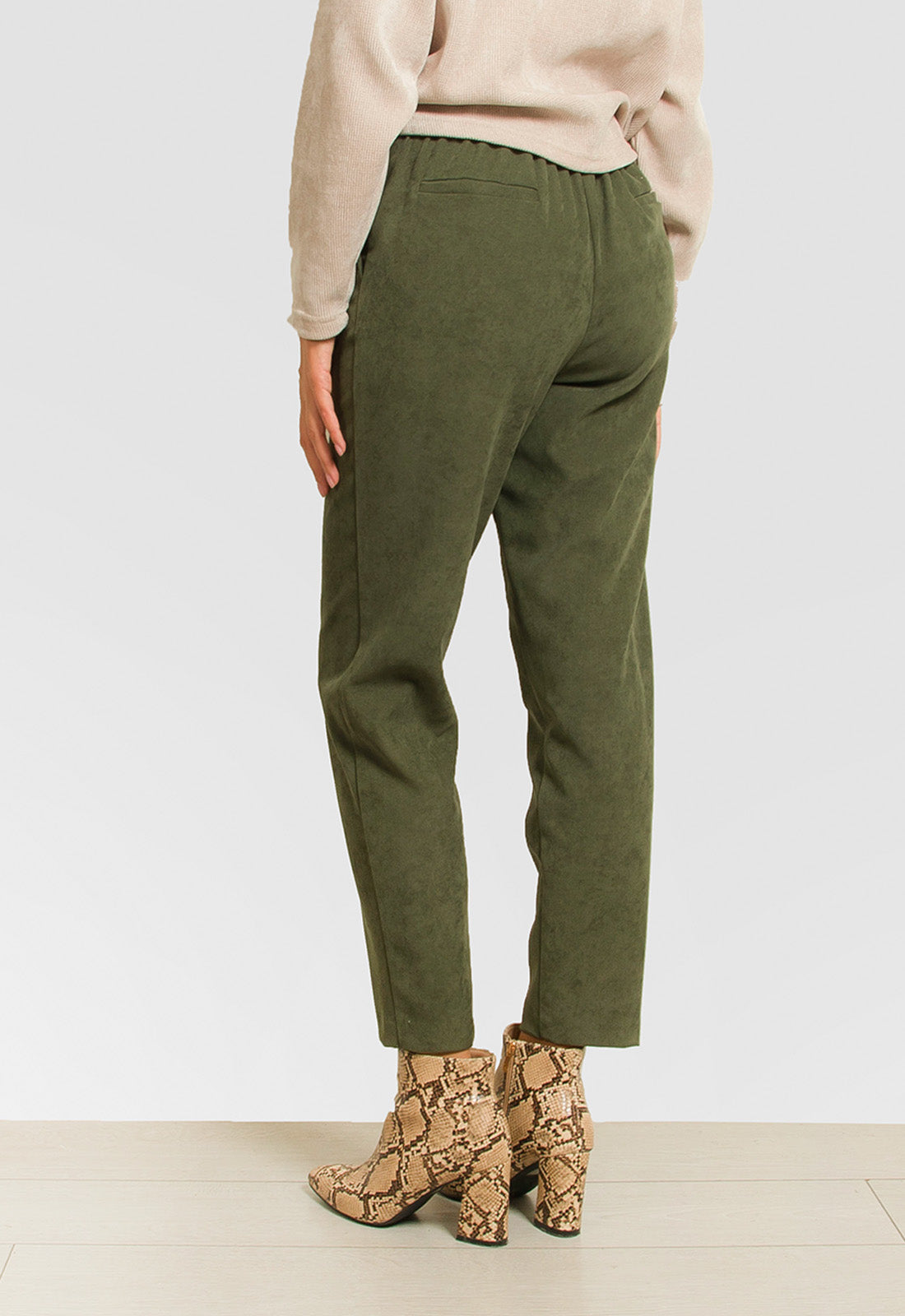 ΠΑΝΤΕΛΟΝΙ BAGGY ΜΕ ΔΙΑΚΟΣΜΗΤΙΚΑ ΚΟΥΜΠΙΑ-ΧΑΚΙ