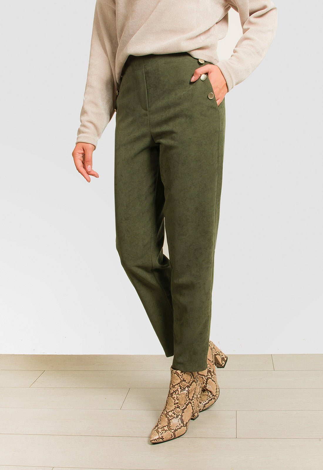 ΠΑΝΤΕΛΟΝΙ BAGGY ΜΕ ΔΙΑΚΟΣΜΗΤΙΚΑ ΚΟΥΜΠΙΑ-ΧΑΚΙ