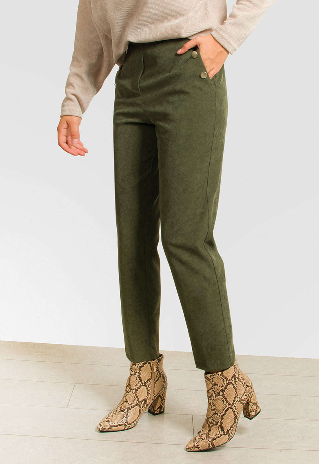 ΠΑΝΤΕΛΟΝΙ BAGGY ΜΕ ΔΙΑΚΟΣΜΗΤΙΚΑ ΚΟΥΜΠΙΑ-ΧΑΚΙ