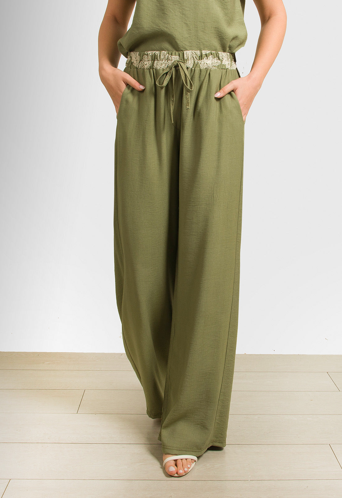 ΠΑΝΤΕΛΟΝΑ ΨΗΛΟΜΕΣΗ ΜΕ ΚΕΝΤΗΜΑ ΣΤΗ ΖΩΝΗ-ΧΑΚΙ
