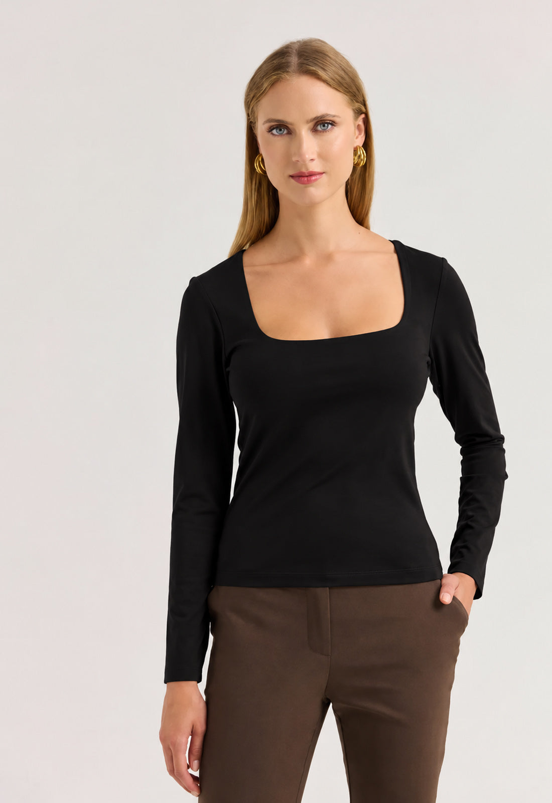 ΜΠΛΟΥΖΑ ΕΦΑΡΜΟΣΤΗ ΜΕ ΤΕΤΡΑΓΩΝΟ ΚΑΡΕ-ΜΑΥΡΗ