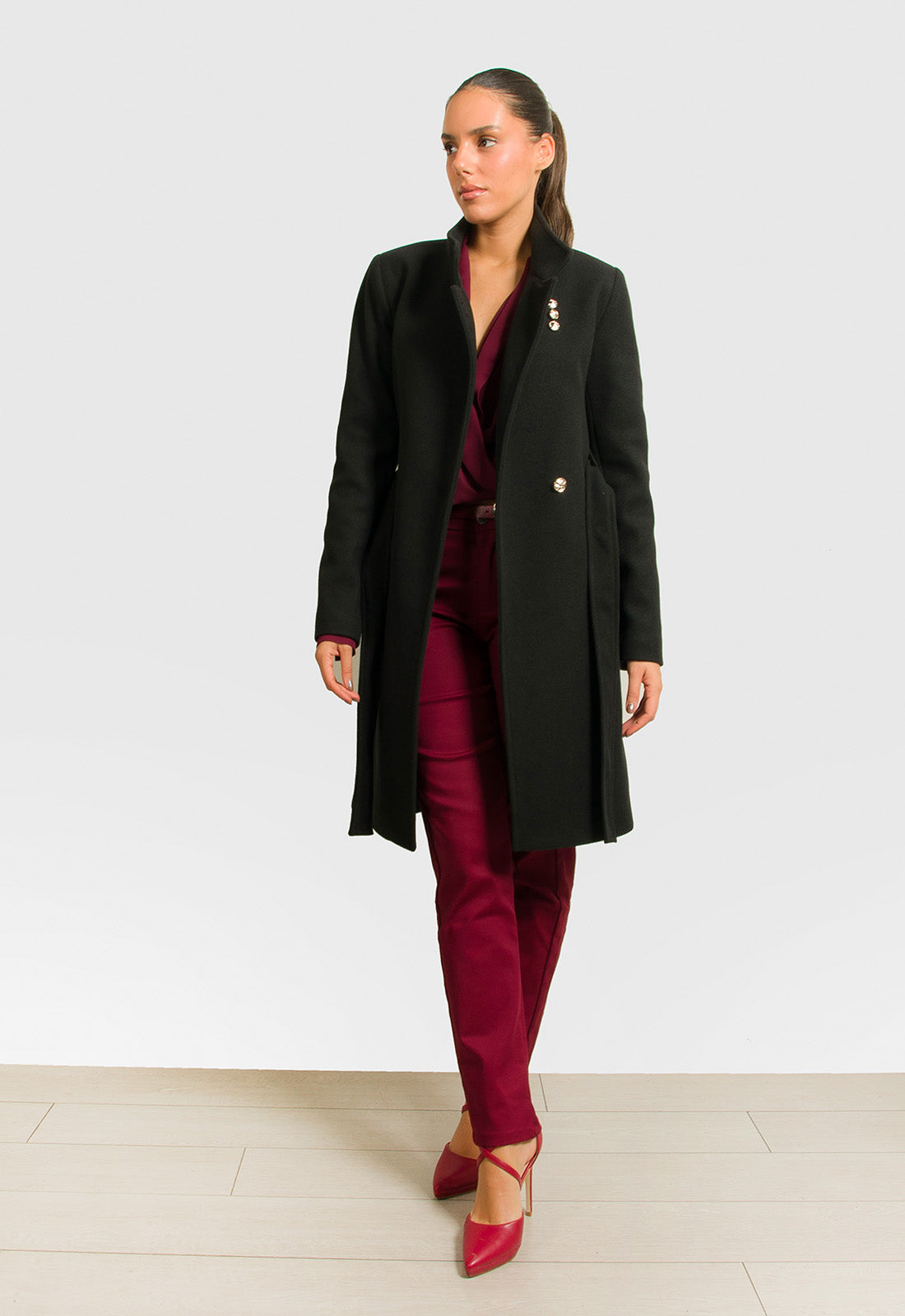 ΠΑΛΤΟ ΜΕΣΑΤΟ ΜΕ ΧΡΥΣΑ ΚΟΥΜΠΙΑ ΚΑΙ ΖΩΝΗ-ΜΑΥΡΟ