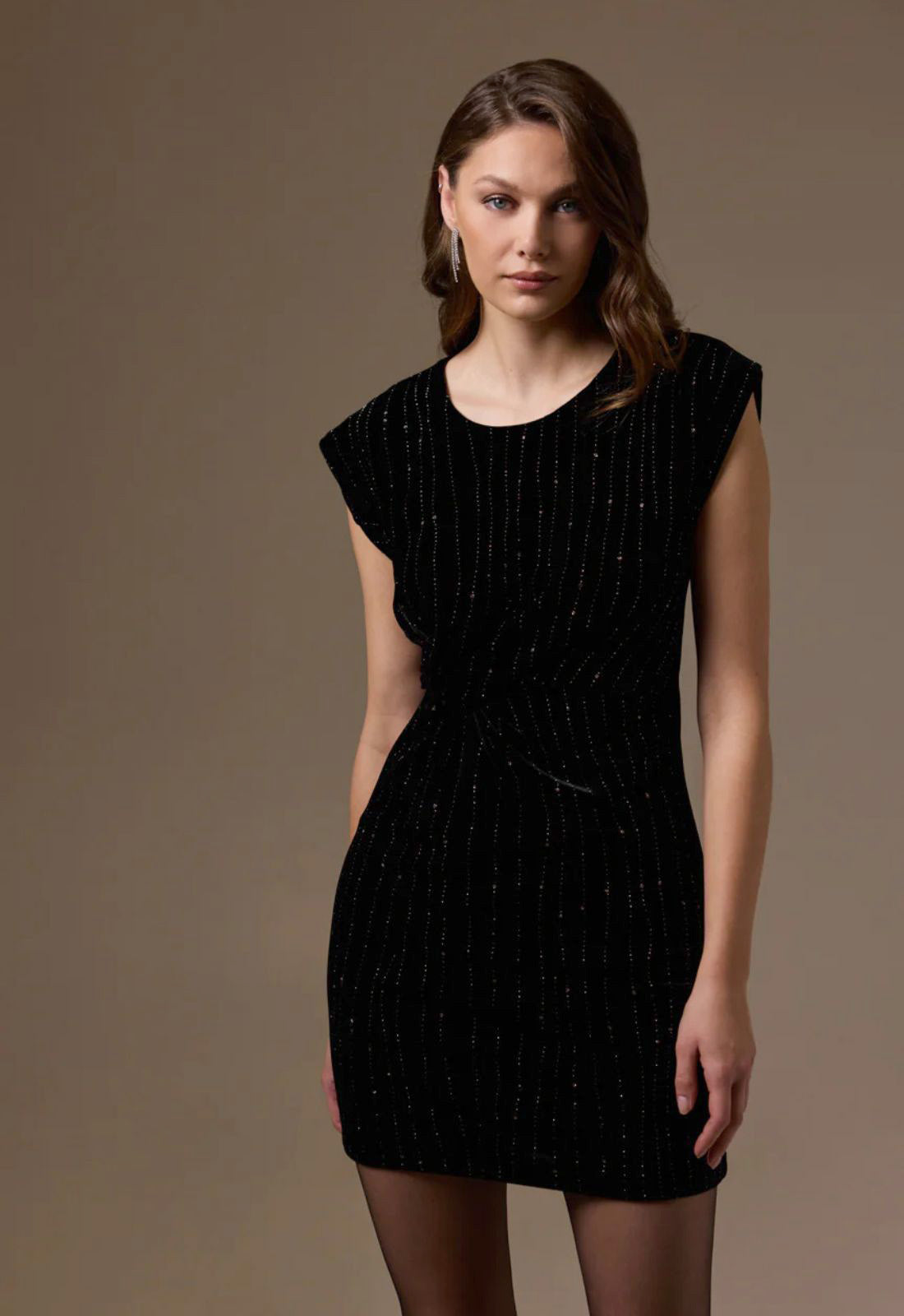 ΦΟΡΕΜΑ ΜΙΝΙ ΒΕΛΟΥΔΟ ΜΕ ΓΚΛΙΝΤΕΡ-ΜΑΥΡΟ