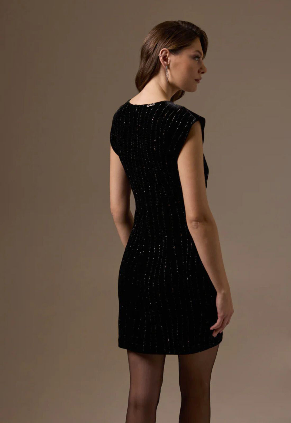 ΦΟΡΕΜΑ ΜΙΝΙ ΒΕΛΟΥΔΟ ΜΕ ΓΚΛΙΝΤΕΡ-ΜΑΥΡΟ