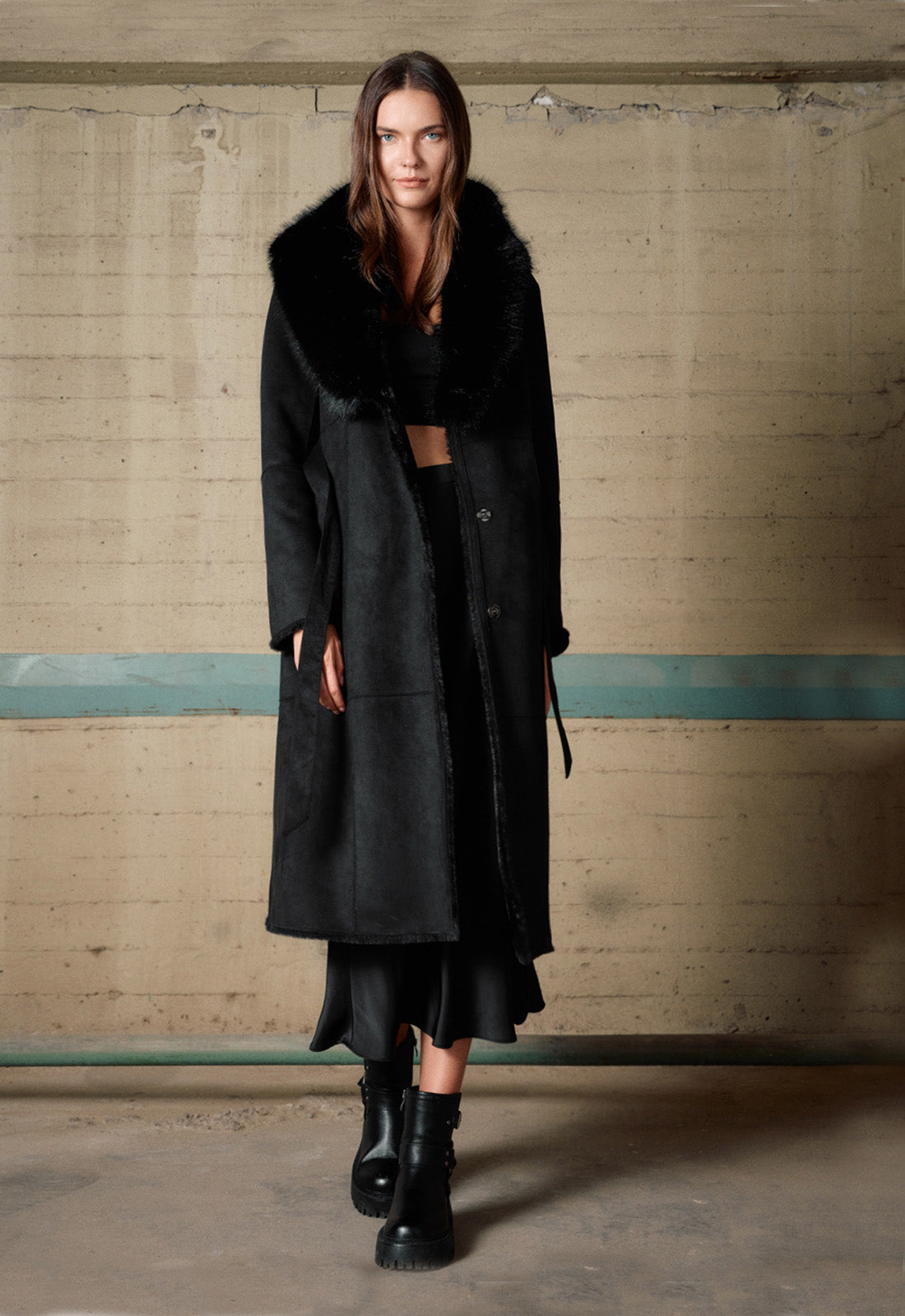 ΠΑΛΤΟ ΜΑΚΡΥ SUEDE ΜΕ ΓΟΥΝΑ-ΜΑΥΡΟ