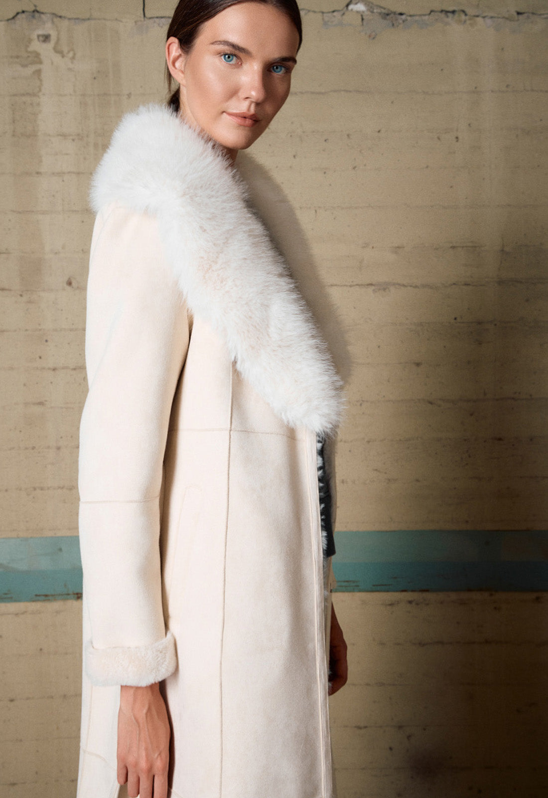 ΠΑΛΤΟ ΜΑΚΡΥ SUEDE ΜΕ ΓΟΥΝΑ-ΕΚΡΟΥ