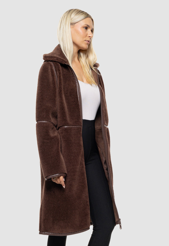 ΠΑΛΤΟ ΜΟΥΤΟΝ ΜΕ ΛΕΠΤΟΜΕΡΕΙΕΣ ΔΕΡΜΑΤΊΝΗΣ-ΚΑΦΕ