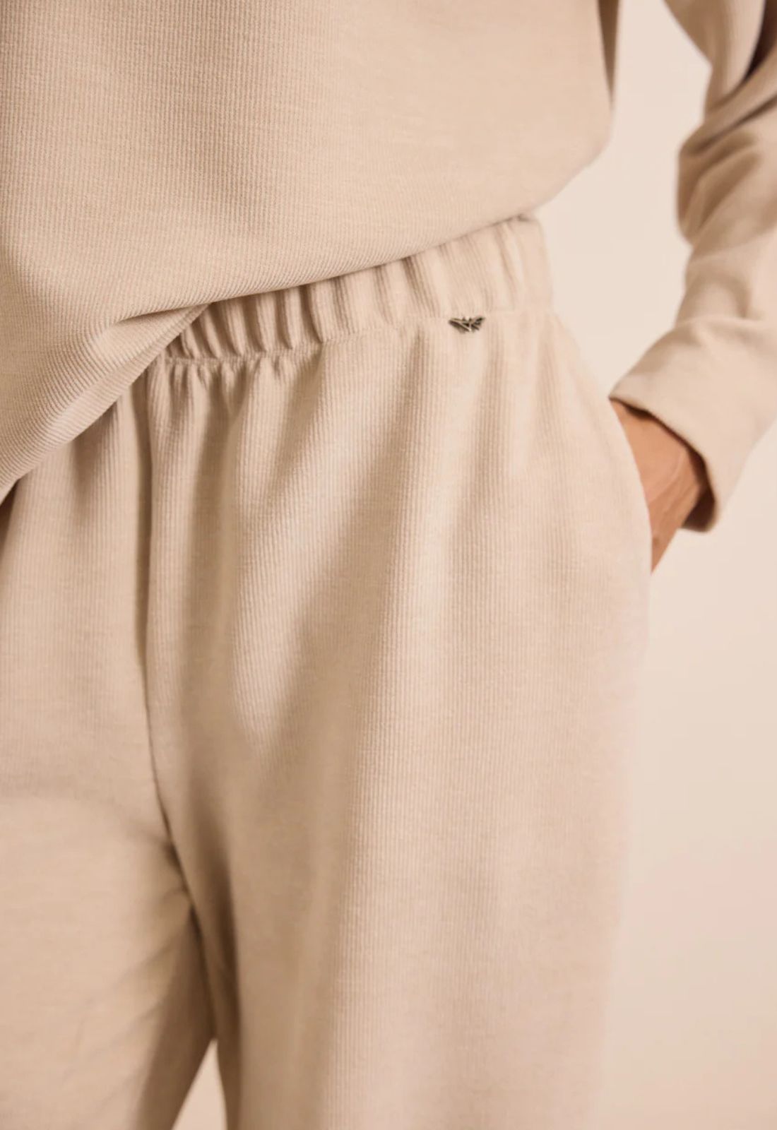 ΠΑΝΤΕΛΟΝΙ ΜΕ ΛΑΣΤΙΧΟ ΣΤΗ ΜΕΣΗ-ΒΑΝΙΛΙΑ